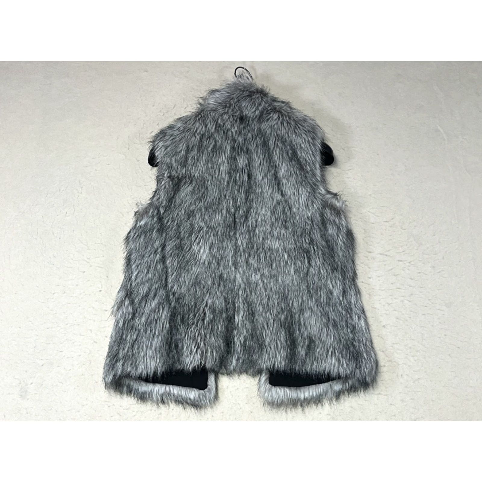 White House Black Market White House Black Market Vest Women Medium Gray Lined Faux Fur Sleeveless Wrap Hook & Eye Regular Mens Womens Girls Size M / US 6-8 / IT 42-44 - 2 Thumbnail