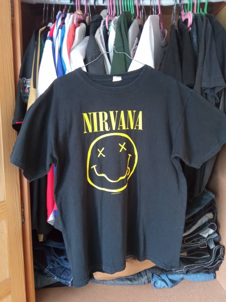 Band Tees × Nirvana × Vintage Nirvana "Flower Sniffin Kitty Pettin..." 1992 Smiley T-Shirt Size US M / EU 48-50 / 2 - 1 Thumbnail