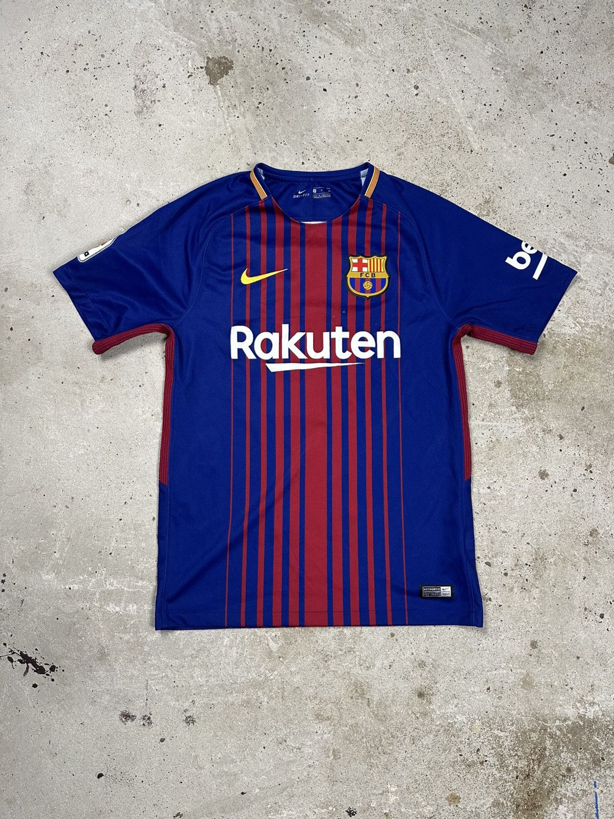 Nike Nike x FC Barcelona 2017/2018 Home Suarez #9 Jersey Size US S / EU 44-46 / 1 - 2 Thumbnail