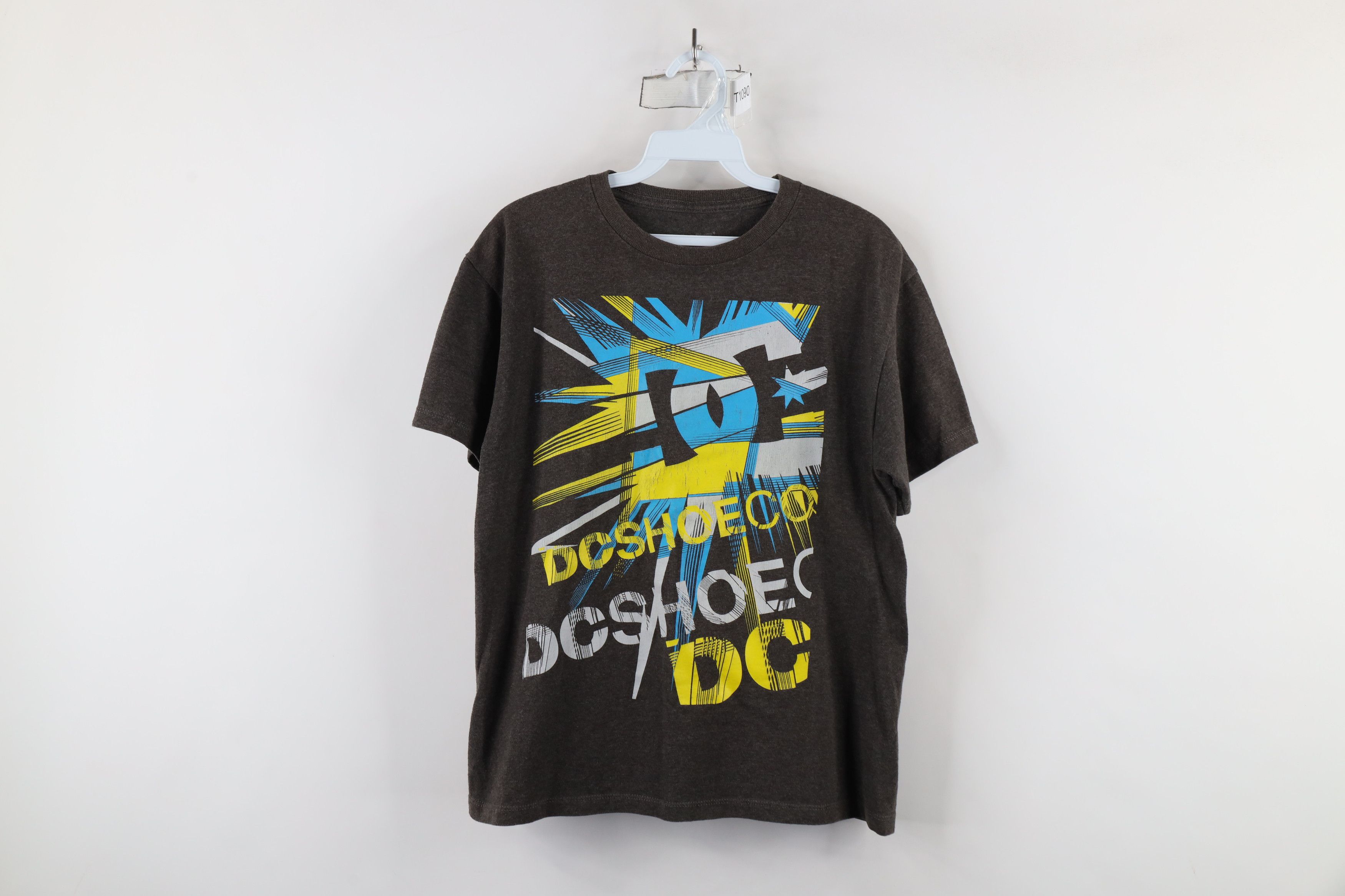 Vintage Vintage DC Shoes Spell Skateboarding Skateboard T-Shirt Gray Size US XS / EU 42 / 0 - 1 Thumbnail