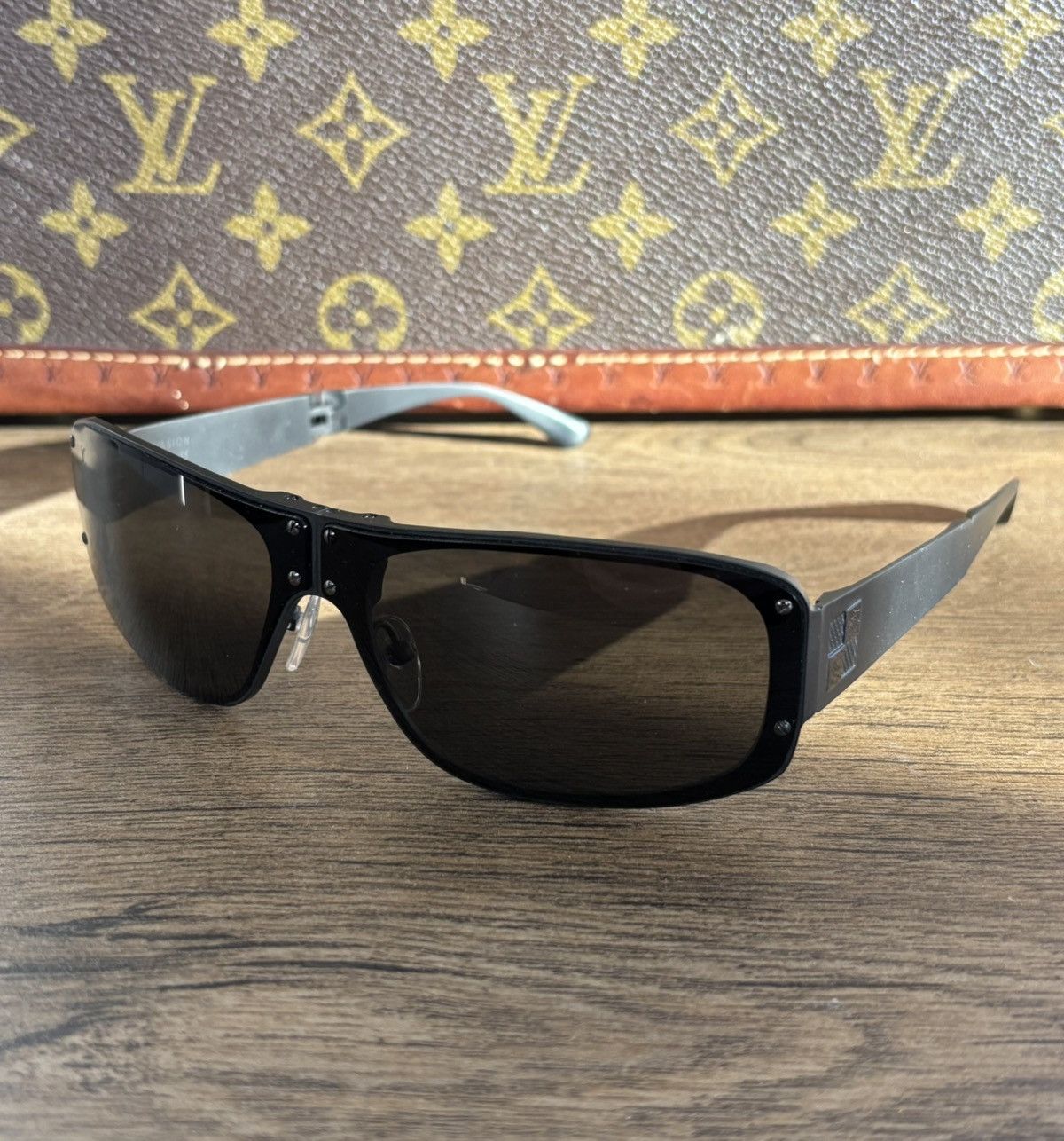 Louis vuitton evasion sunglasses online