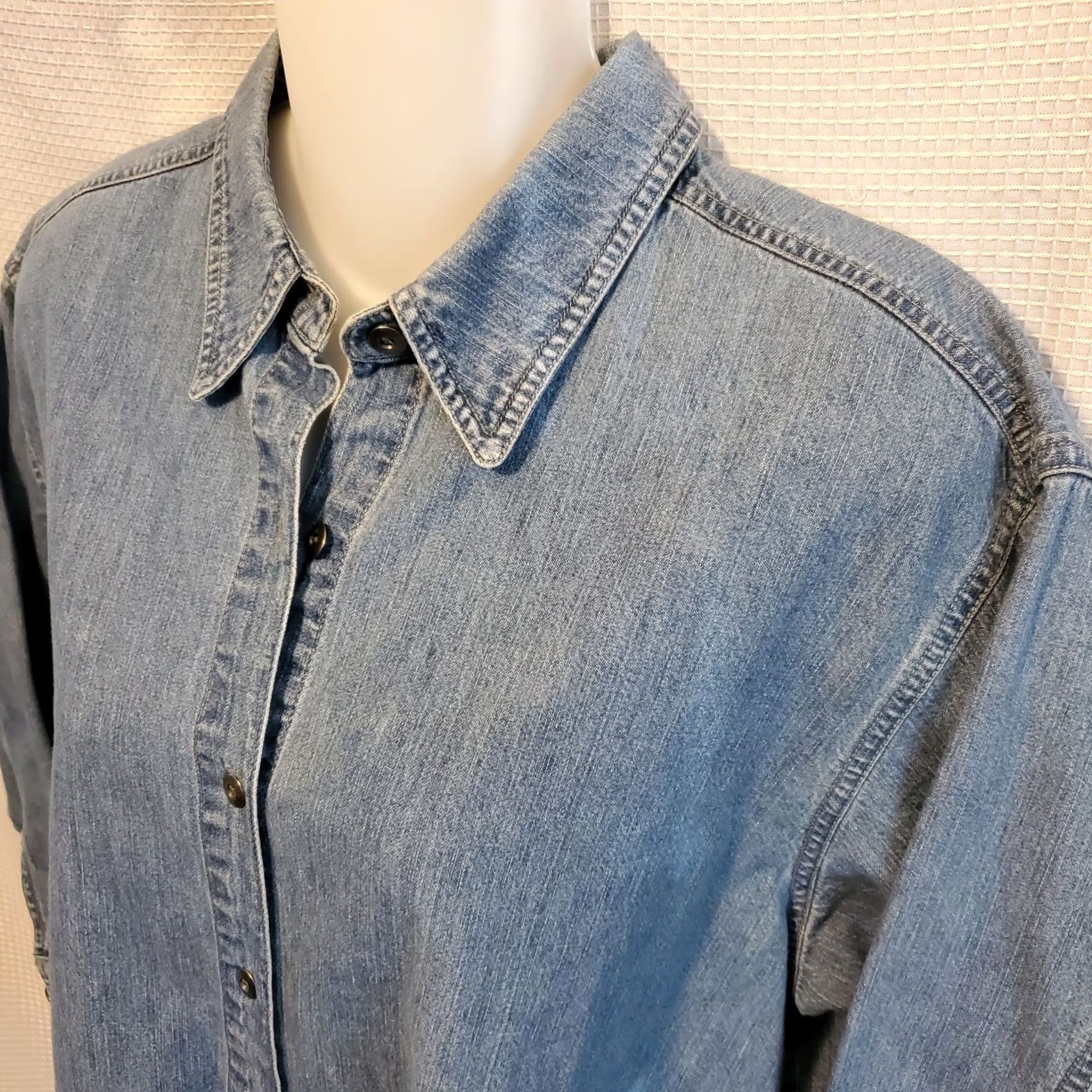 Vintage VINTAGE Chico's Designs Chambray Cropped Button-Front Top 2 Embroidered Japanese Bridge Scene, 3/4 Sleeve, Coastal Granny Womens Size XS / US 0-2 / IT 36-38 - 5 Thumbnail