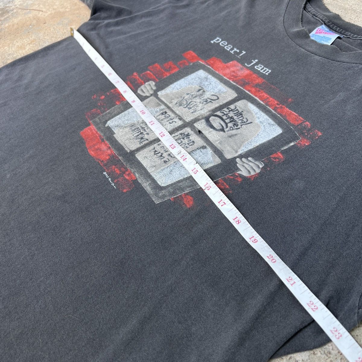 Band Tees Vintage 90s Pearl Jam Window Pain Tee XL Thrashed Sun Faded Size US XL / EU 56 / 4 - 19 Thumbnail