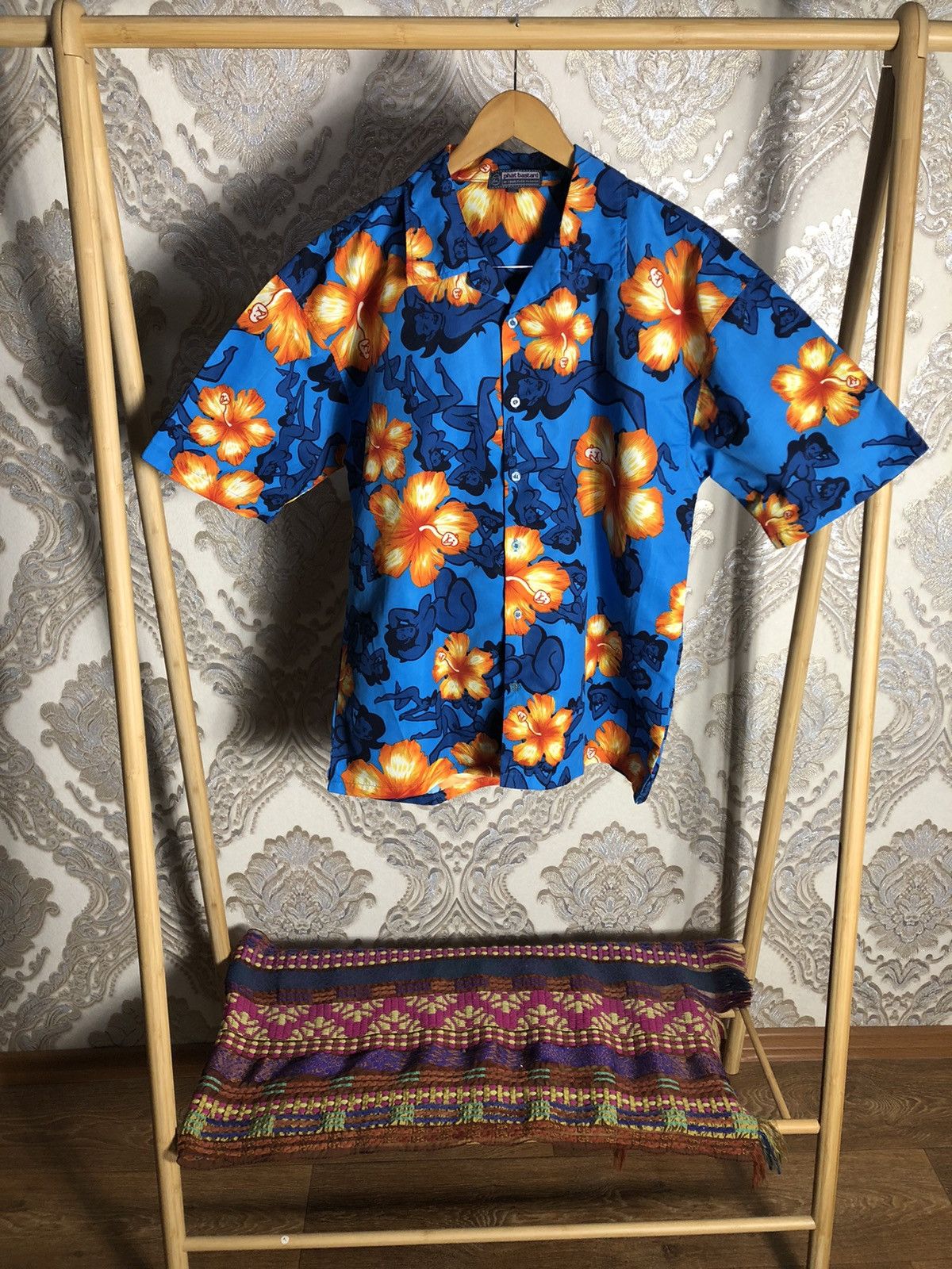 Vintage VERY RARE SEXY GIRLS DESIGNER SHIRT HAWAII CASUAL Y2K 90s Size US L / EU 52-54 / 3 - 1 Thumbnail