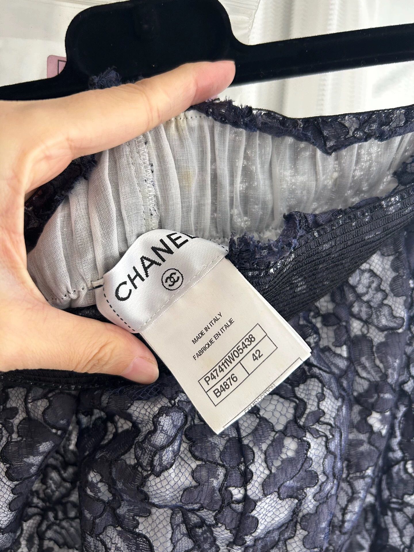 Chanel Chanel Lace Floral Short 42 (stain on part) Size 30" / US 8 / IT 44 - 4 Thumbnail