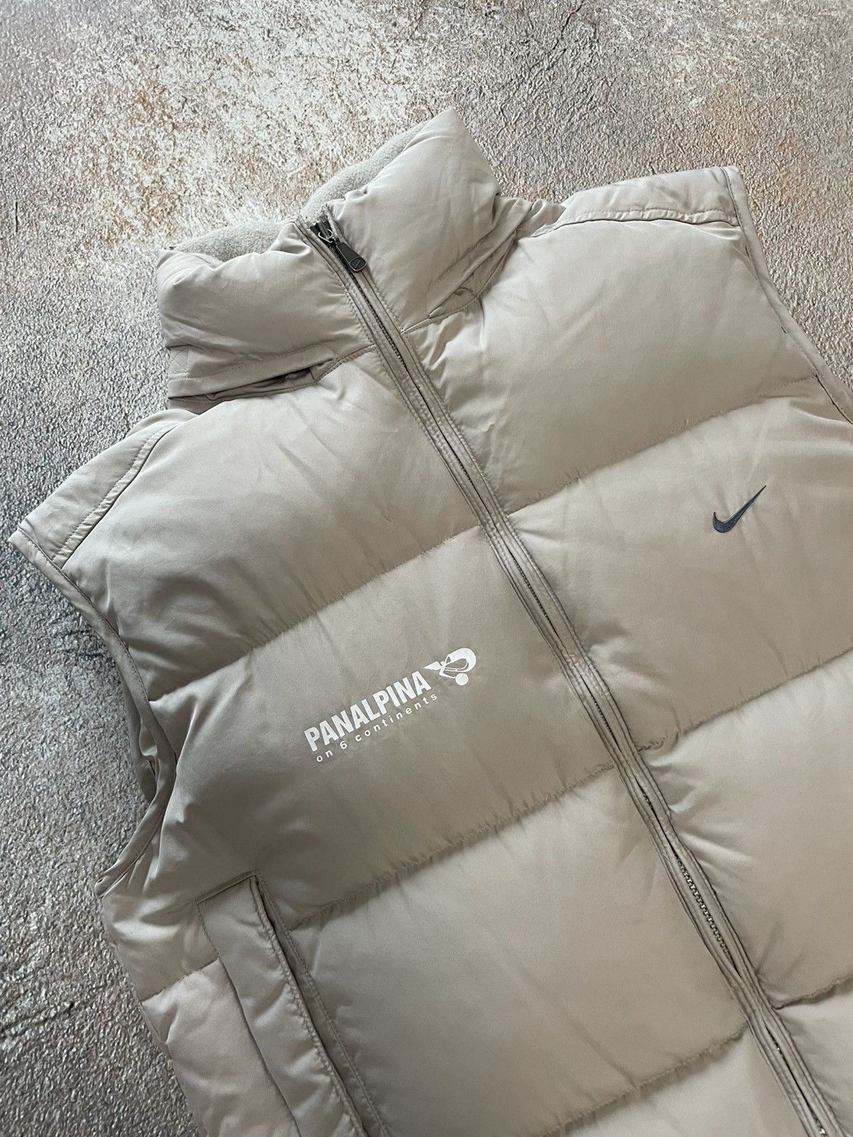 Nike Vintage Nike Beige Puffer Vest Small Swoosh Size US S / EU 44-46 / 1 - 3 Thumbnail