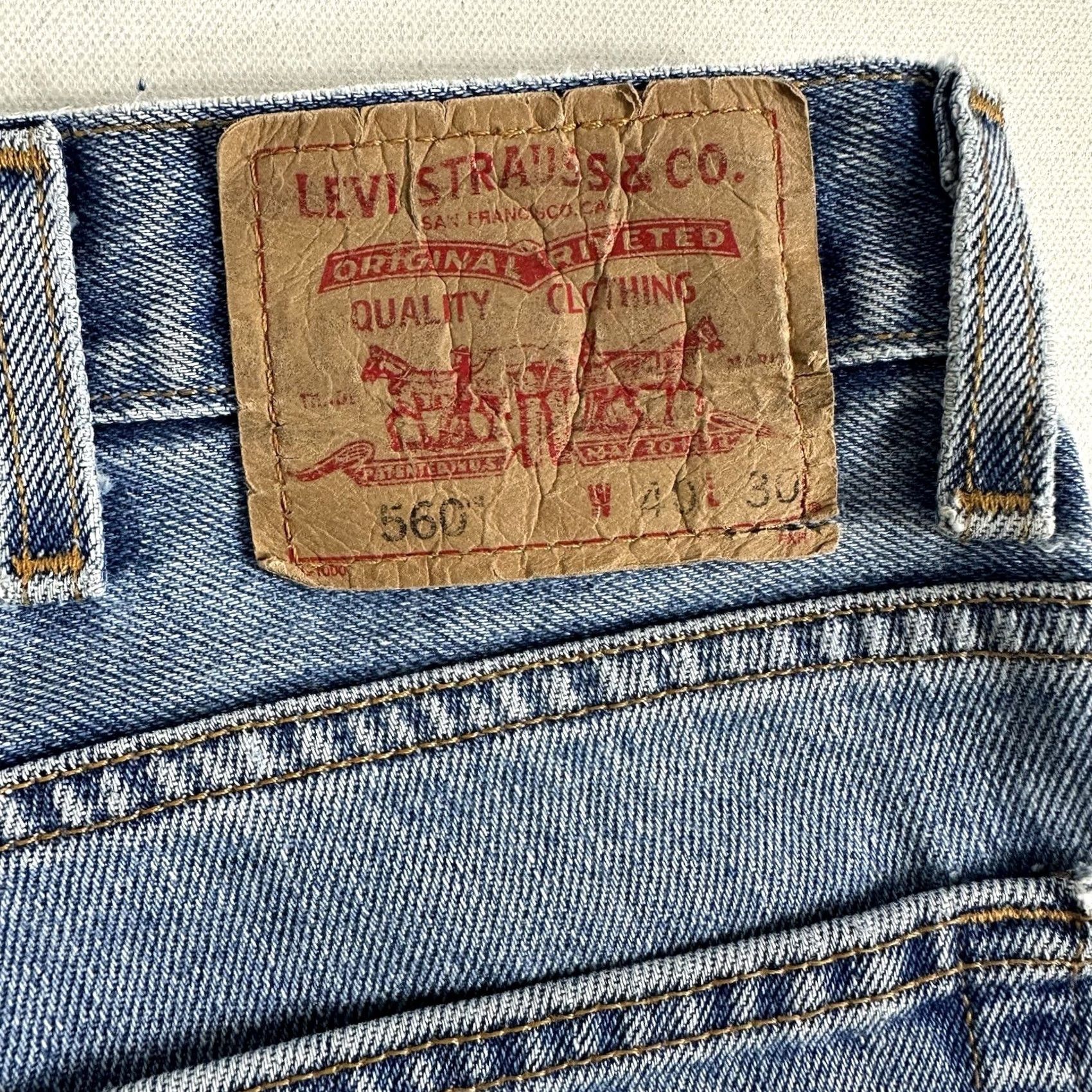 Levi's VINTAGE Levi's 560 Jeans Comfort Fit Mens Blue Medium Wash 38x30 Distressed Size US 38 / EU 54 - 6 Thumbnail