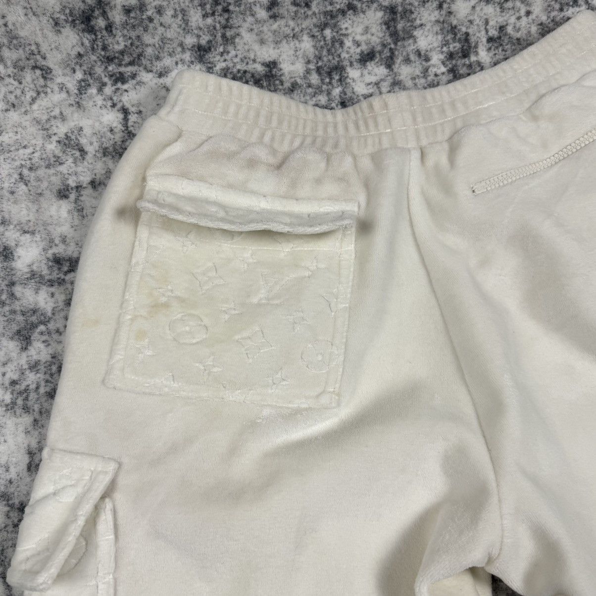 Louis Vuitton Louis Vuitton Monogram Flocked Logo ‘White’ Sweatpants Size US 32 / EU 48 - 7 Thumbnail