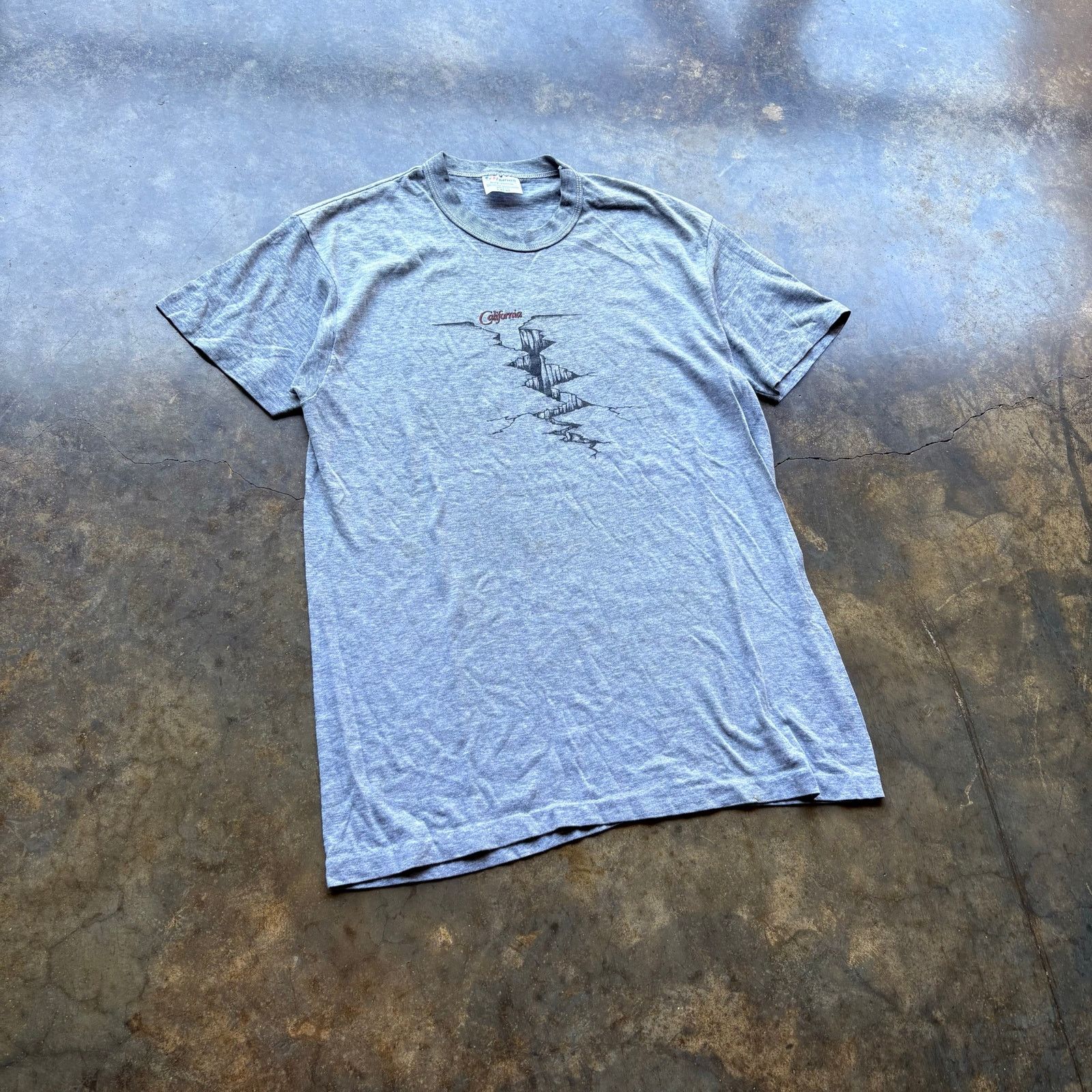 Hanes Very Unique Early 80s California Crack Graphic T-shirt Size US M / EU 48-50 / 2 - 2 Thumbnail
