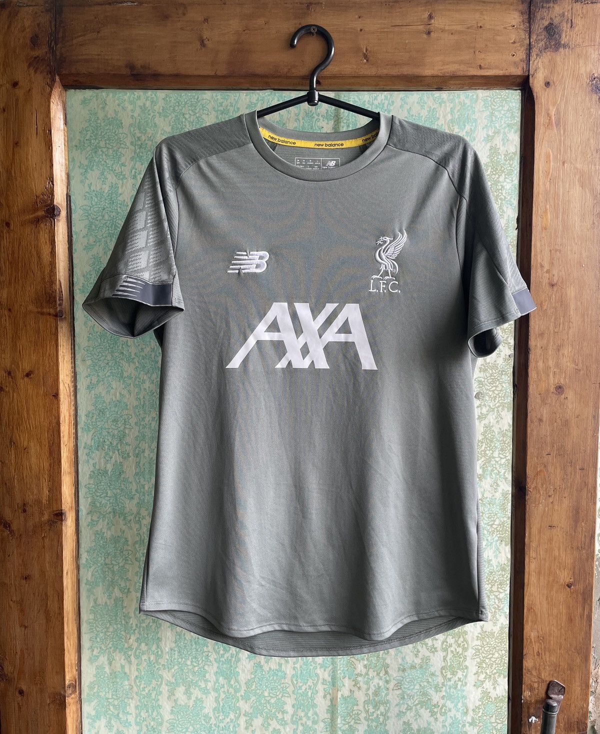 New Balance Liverpool New Balance 2019/20 Training Jersey Football shirt Size US M / EU 48-50 / 2 - 1 Thumbnail