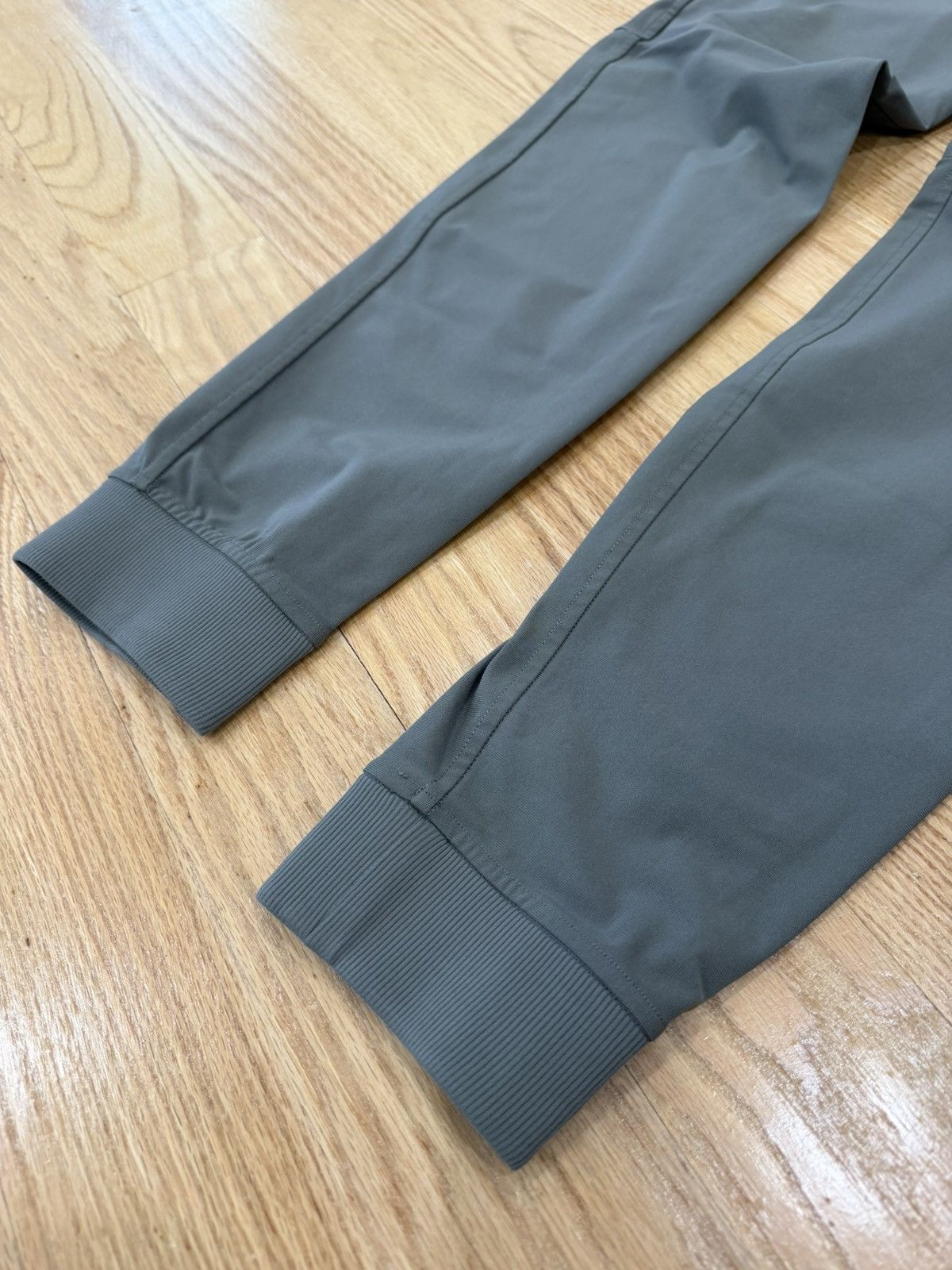 Lululemon Lululemon Olive Green Joggers Small Size US 30 / EU 46 - 4 Thumbnail