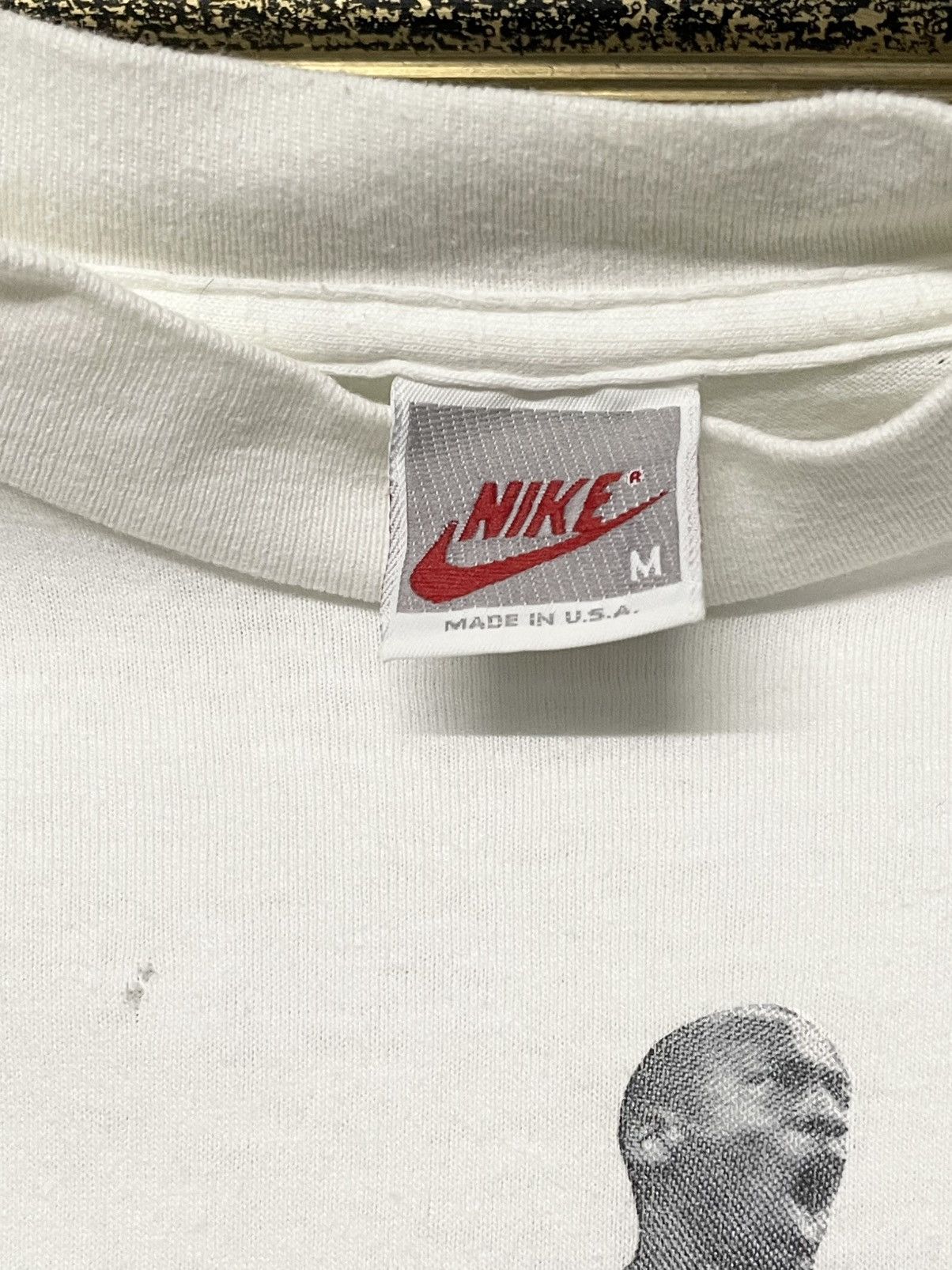 Nike Vintage 90s Designer Nike Land Of The Free Nba Og Tshirt Size US M / EU 48-50 / 2 - 13 Thumbnail