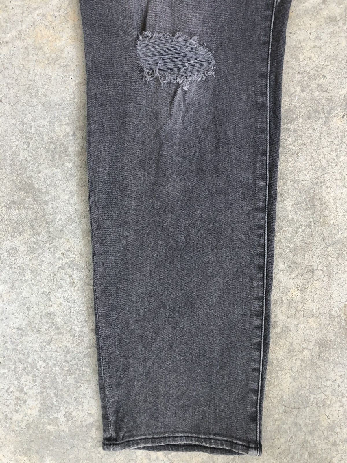 GU × Undercover Undercover x Gu Distressed Slim Jeans Size US 33 - 6 Thumbnail