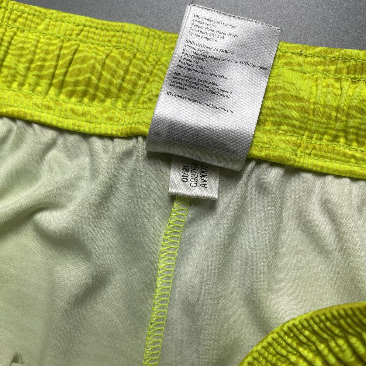 Adidas CELTIC ADIDAS 2021/2022 FOOTBALL GOALKEEPER SHORTS #15 HART Size US 34 / EU 50 - 5 Thumbnail