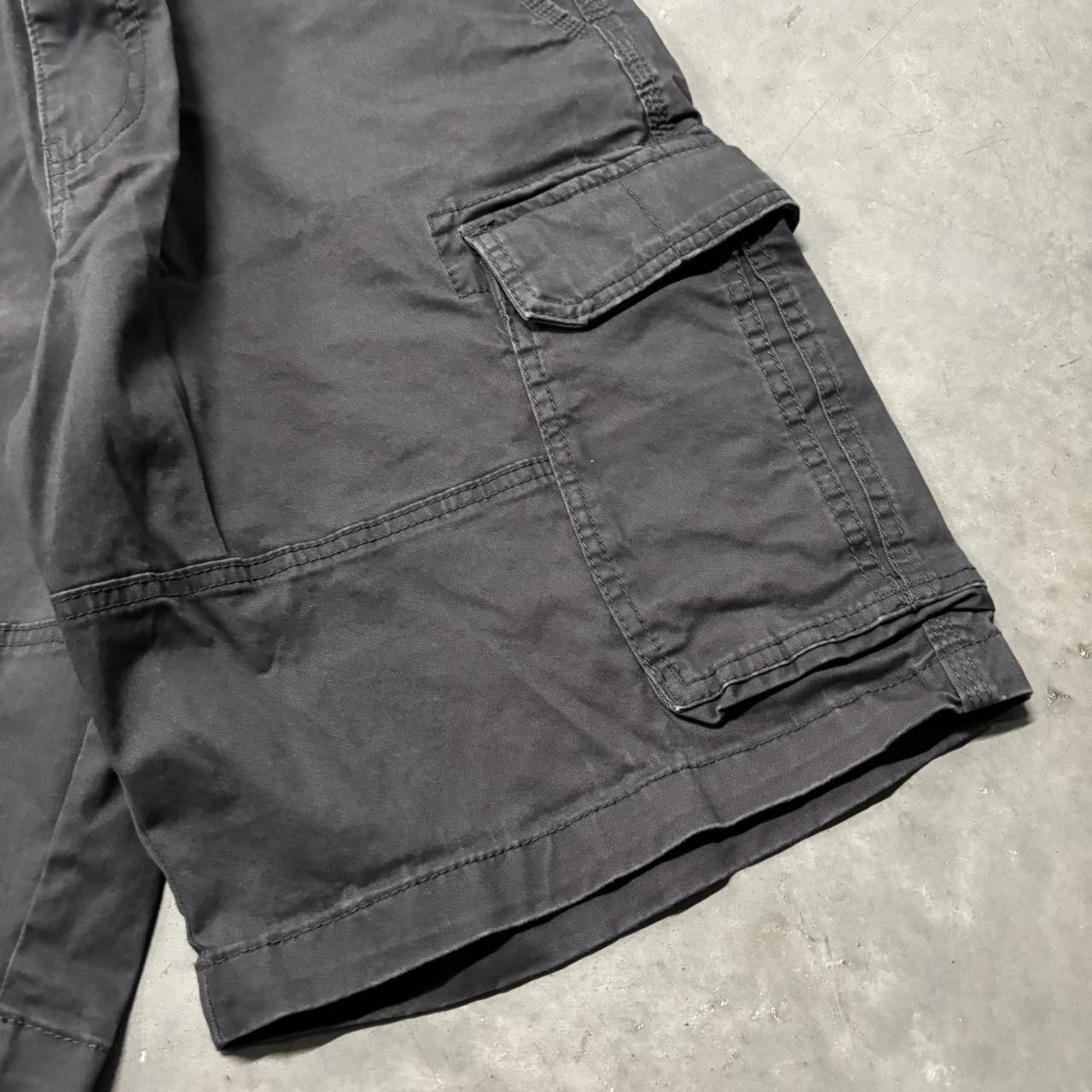 Japanese Brand × Vintage Crazy Vintage Y2K/2000s Baggy Grey Skater Style Cargo Shorts! Size US 38 / EU 54 - 4 Thumbnail