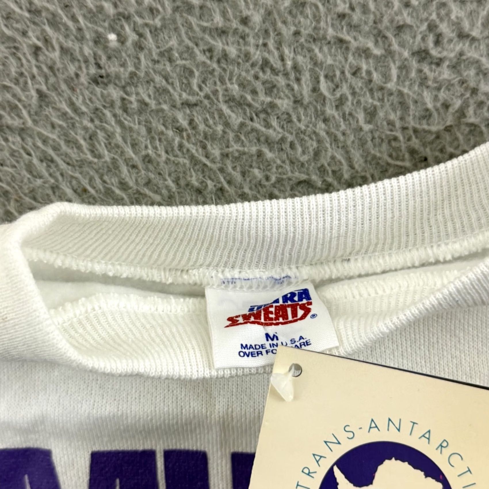 Vintage VINTAGE Oneita T-Shirt Men M White 90s NWT Sweatshirt Logo Angel Animals Adventure Time 1990s Size US M / EU 48-50 / 2 - 7 Thumbnail