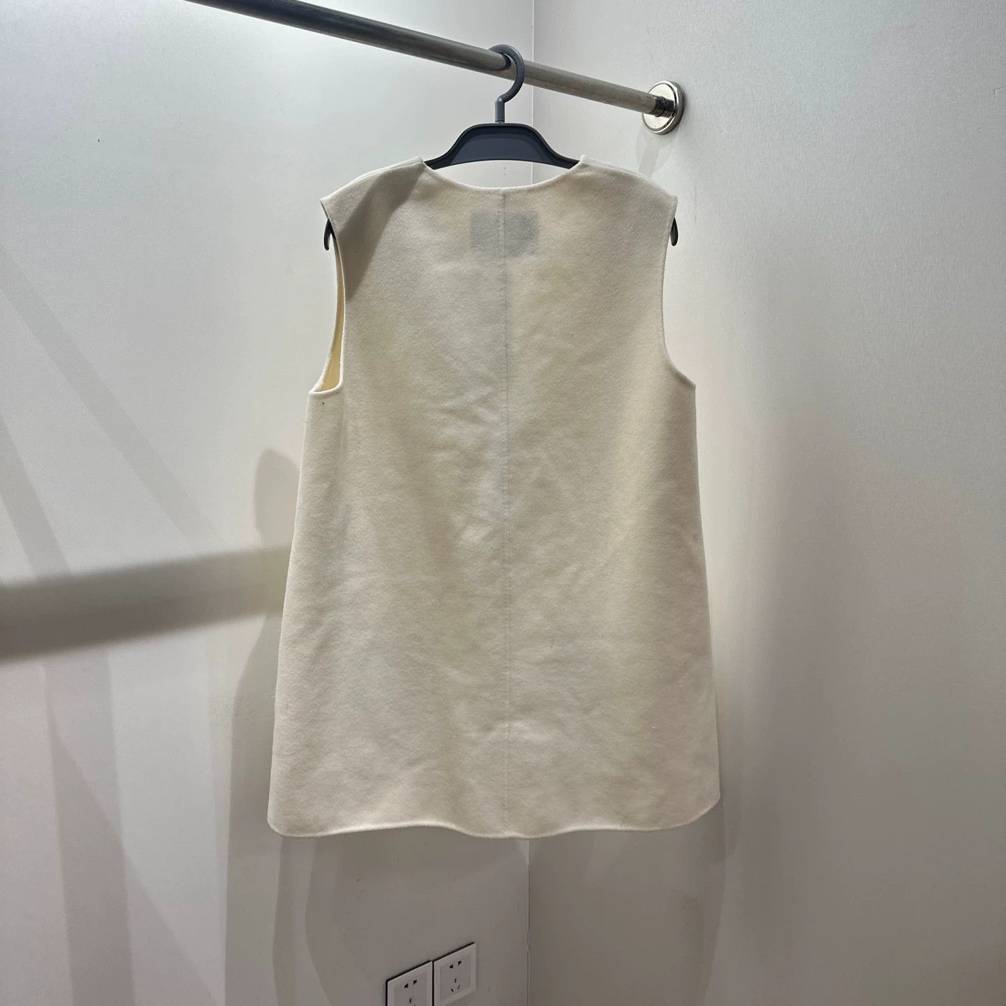 Fendi Fendi apr249 white cashmere vest 42 Size M / US 6-8 / IT 42-44 - 2 Thumbnail