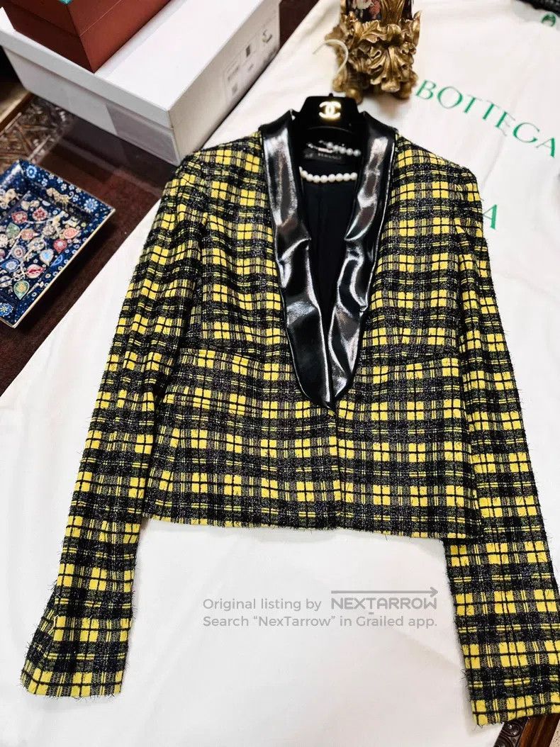 Versace Versace Gold buckle logo tweed small fragrant jacket Size XS / US 0-2 / IT 36-38 - 2 Thumbnail