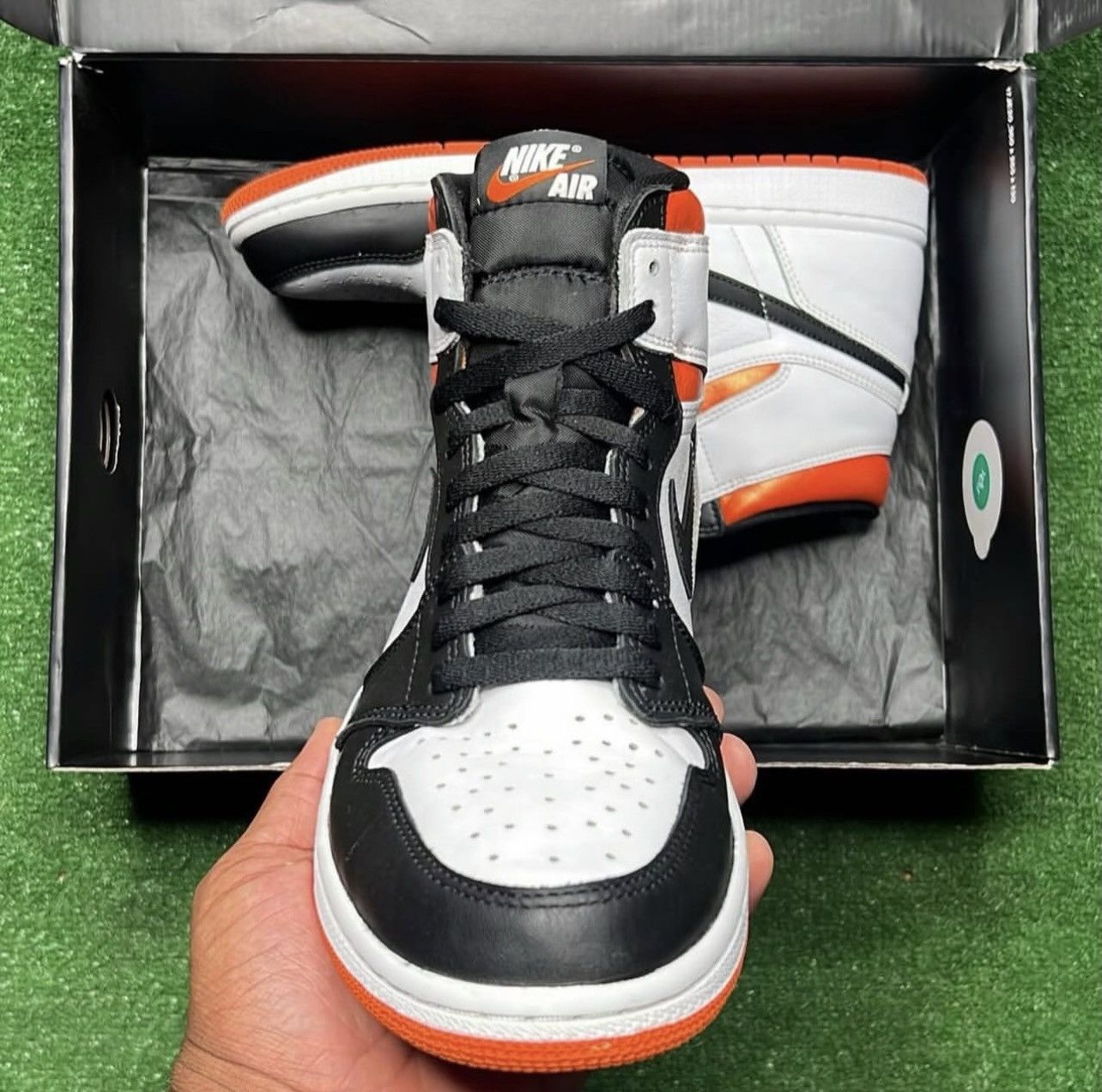 Jordan Brand Air Jordan 1 Retro High OG ‘Electro Orange’ Size US 10 / EU 43 - 4 Thumbnail