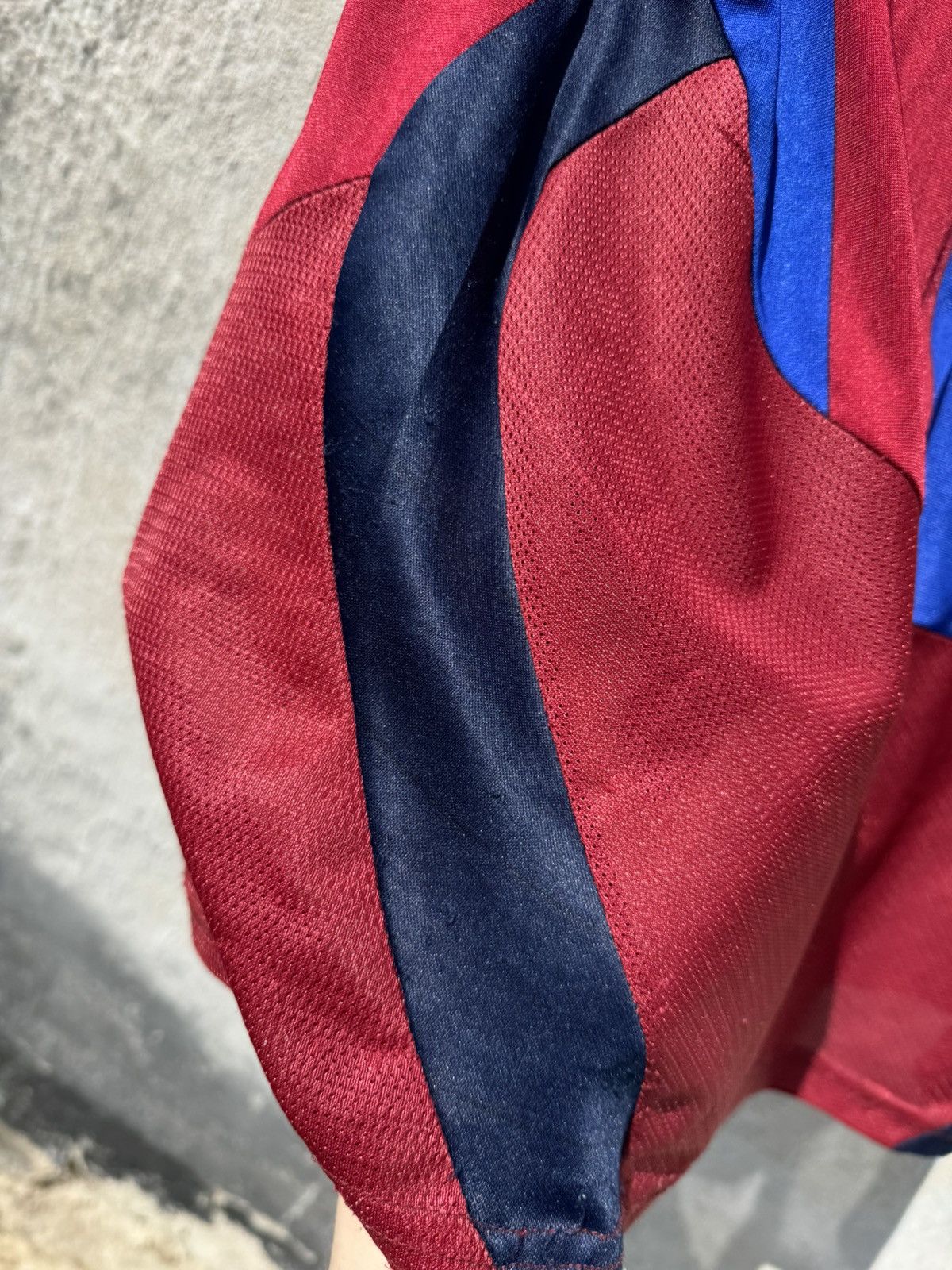 Nike FC Barcelona Vintage Ronaldino #10 Soccer Jersey y2k brazil Size US L / EU 52-54 / 3 - 12 Thumbnail