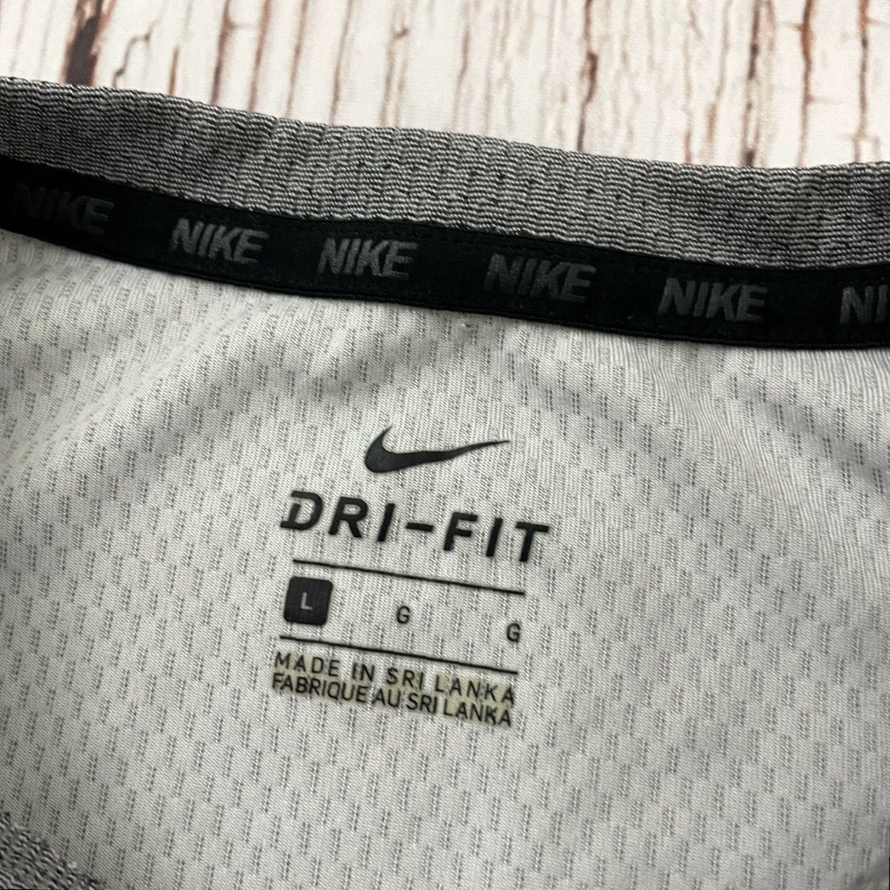 Nike Nike Dri-Fit Short Sleeve Athletic Top Women's Large Gray Shirt Women L Gray Nike Dri-Fit Short Sleeve Athletic Top Size L / US 10 / IT 46 - 2 Thumbnail