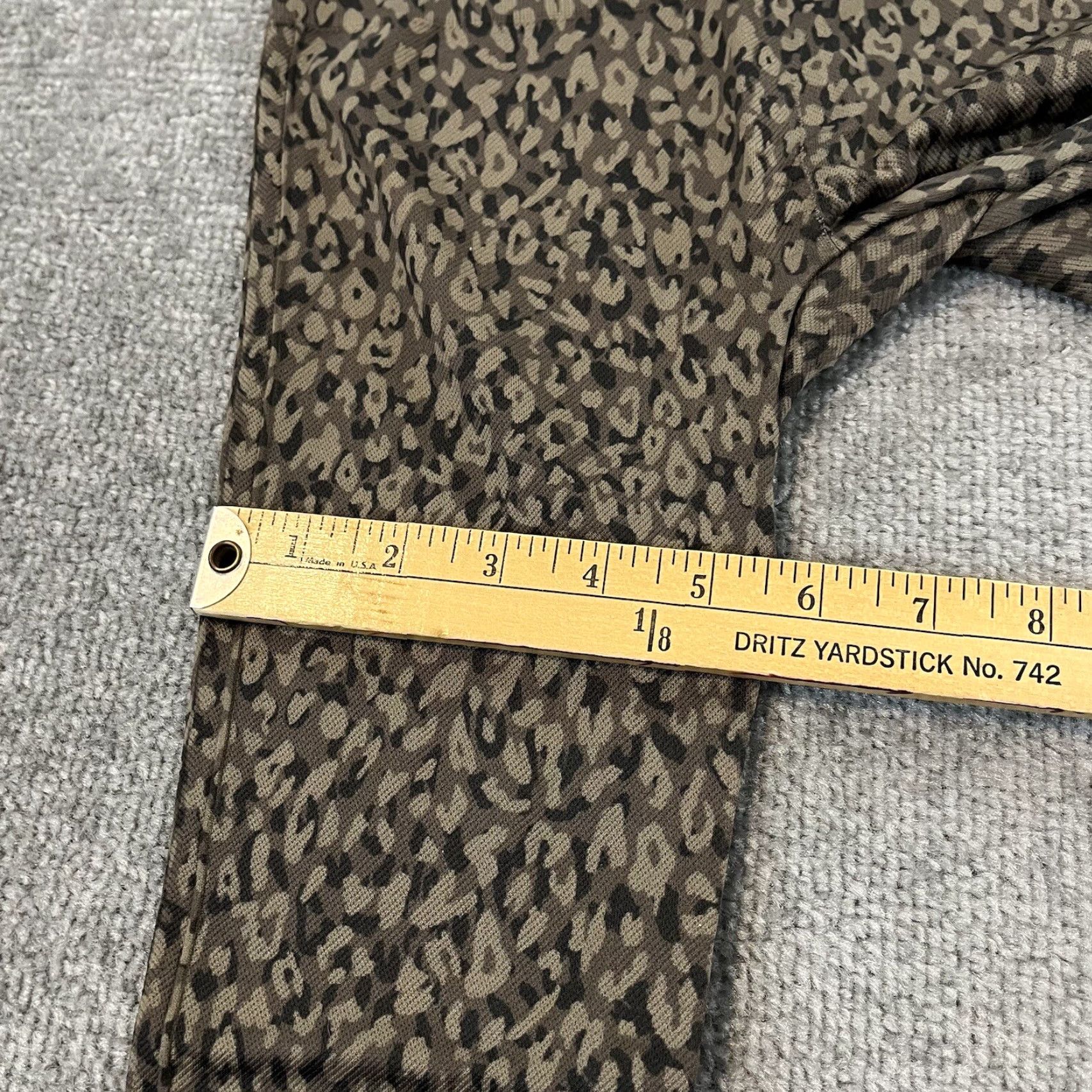 Spanx SPANX Leggings Women Small Look at Me Now Capris Leopard Print Yoga Gym Capris Size 40" / US 18 - 7 Thumbnail