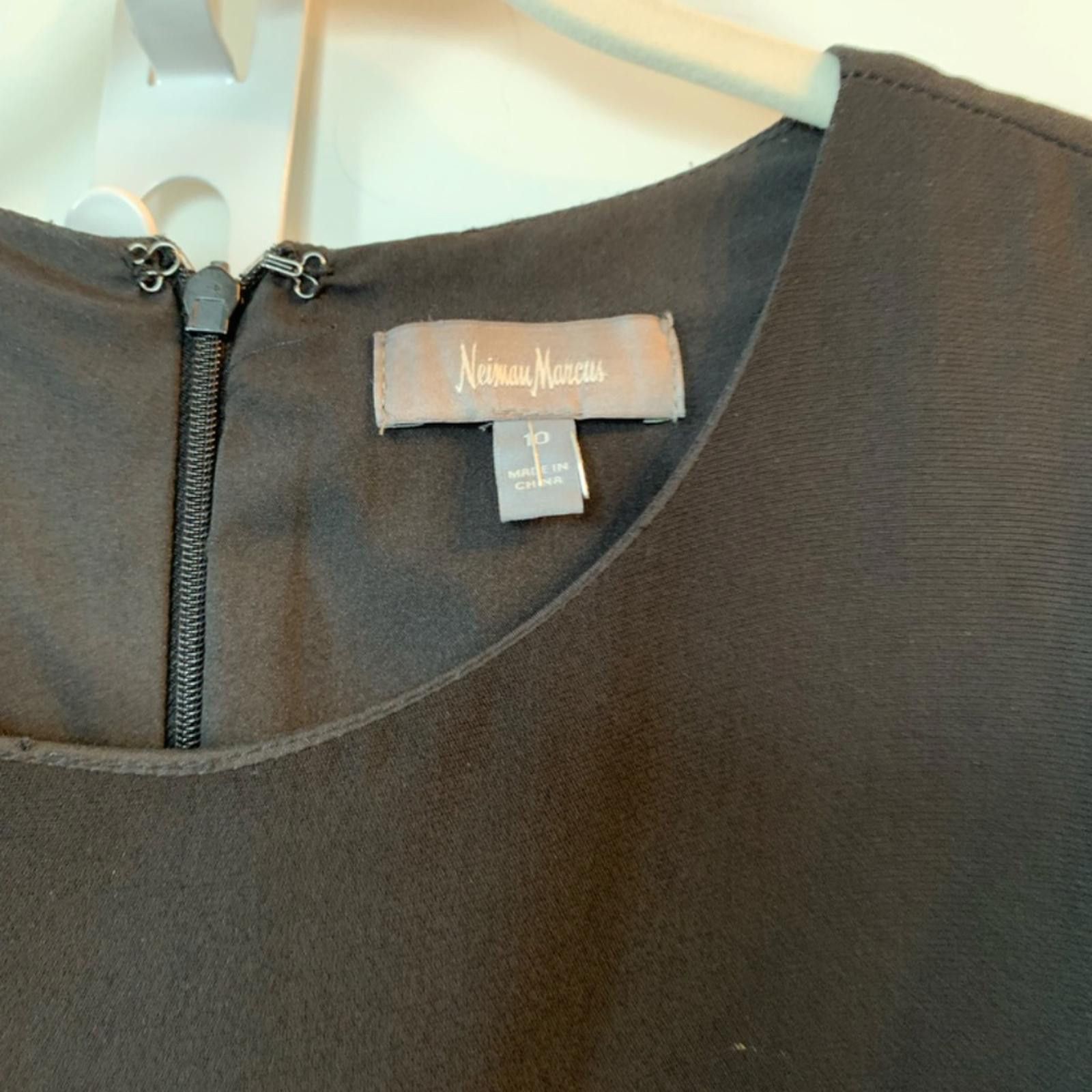 Neiman Marcus Neiman Marcus Dress Ruffle Cap Sleeves Size L / US 10 / IT 46 - 2 Thumbnail