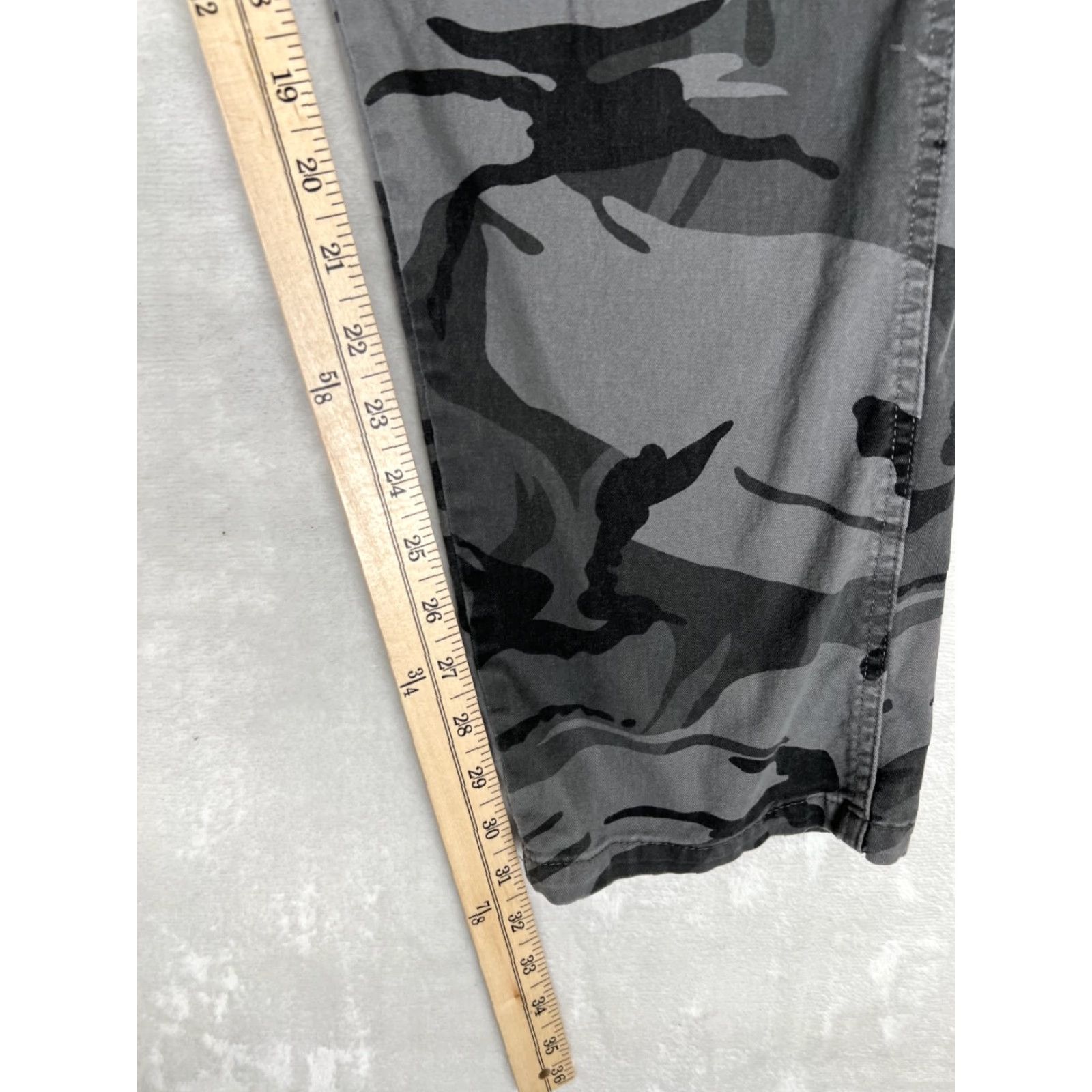Wrangler Wrangler Cargo Pants Mens 42x30 Gray Camouflage Regular Tapered Stretch Utility Casual Pants Size US 42 / EU 58 - 4 Thumbnail