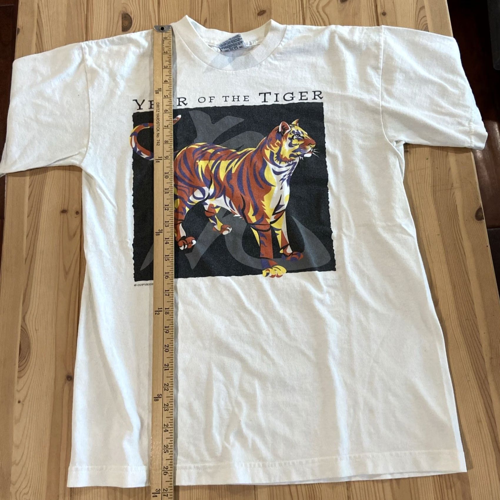 Vintage VINTAGE 1994 Year of the Tiger Chinese New Years Zodiac Animal Medium T-Shirt Mens White Short Sleeve Anime Zodiac Shirt M White Tigers 1994 Mens Size US M / EU 48-50 / 2 - 4 Thumbnail