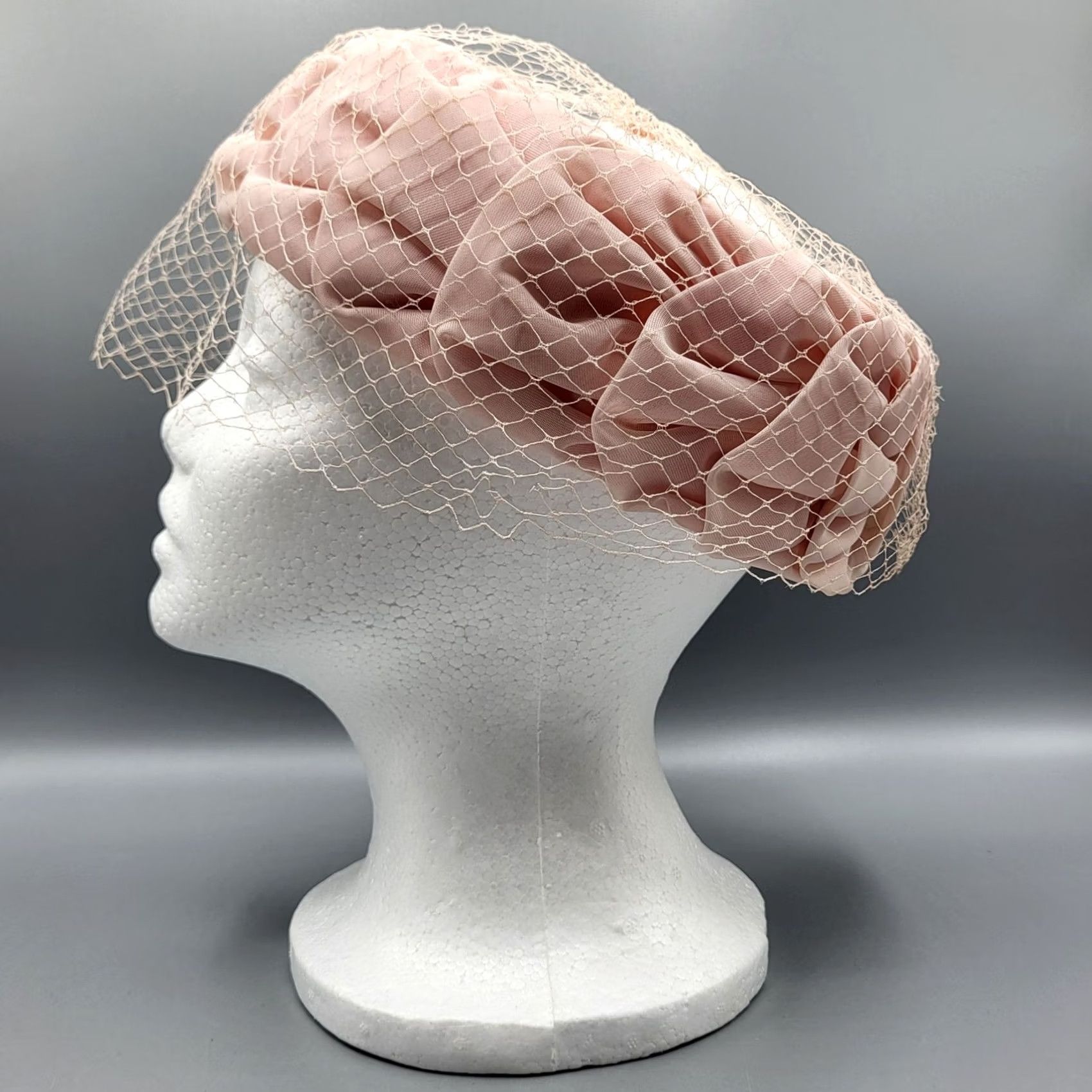 Vintage VINTAGE 1950s Pink Feathered Hat Netting Bow Union Made USA Size ONE SIZE - 7 Thumbnail