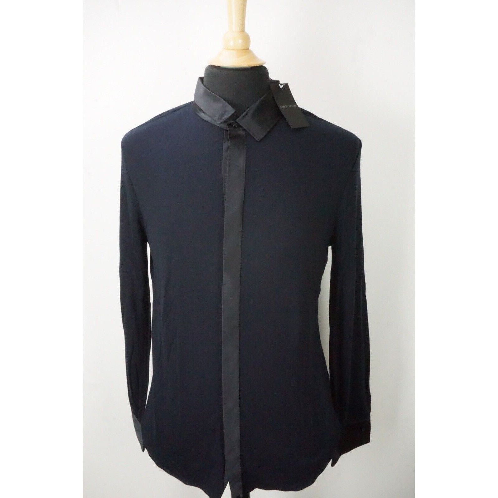 Giorgio Armani Giorgio Armani Exclusive Edition Blue 100% Cashmere Button U Size US M / EU 48-50 / 2 - 1 Thumbnail