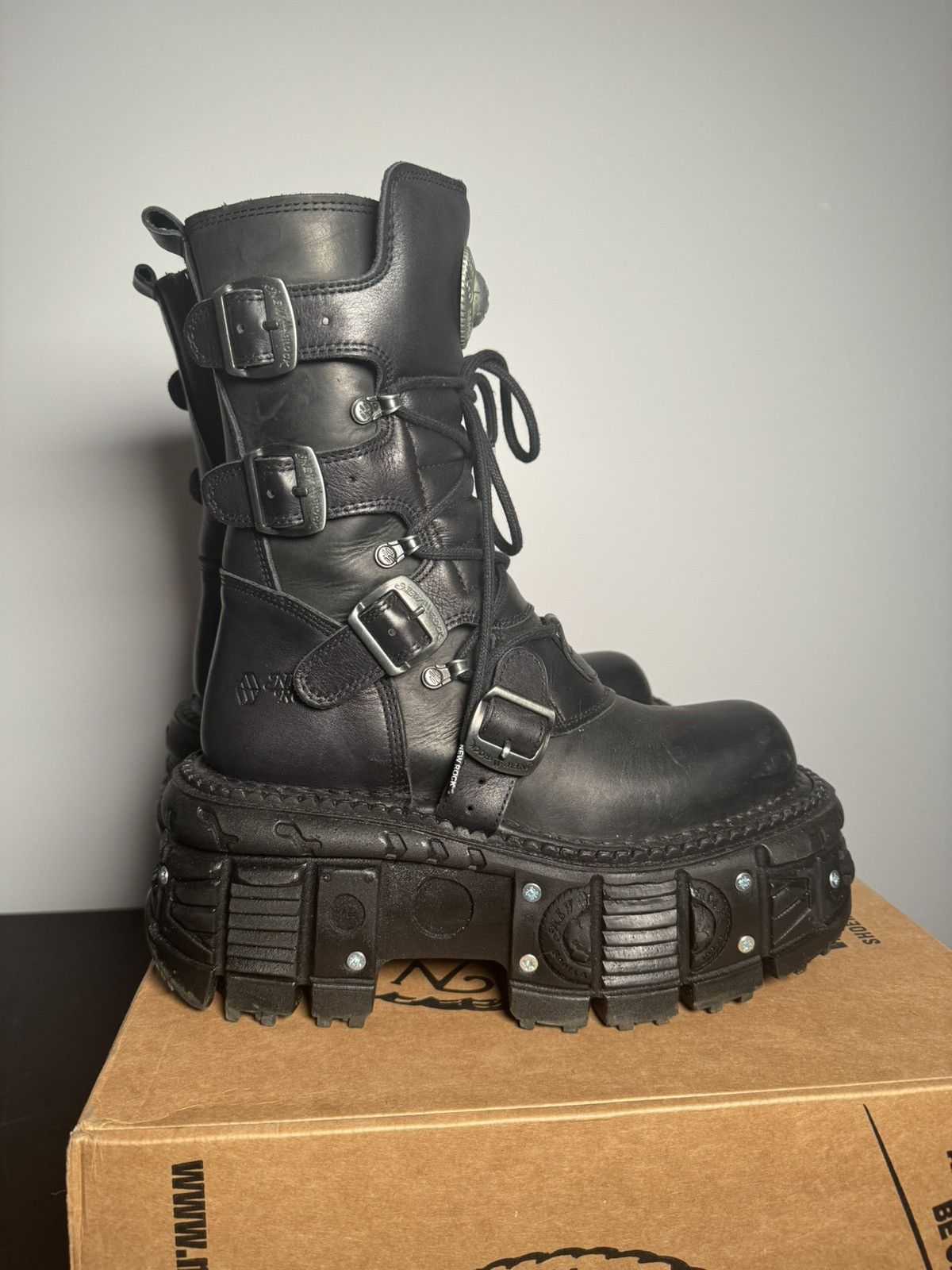 image of Avant Garde x Genuine Leather New Rock Platform Boots Tank373-S1 Leather Combat Buckles in Black Le
