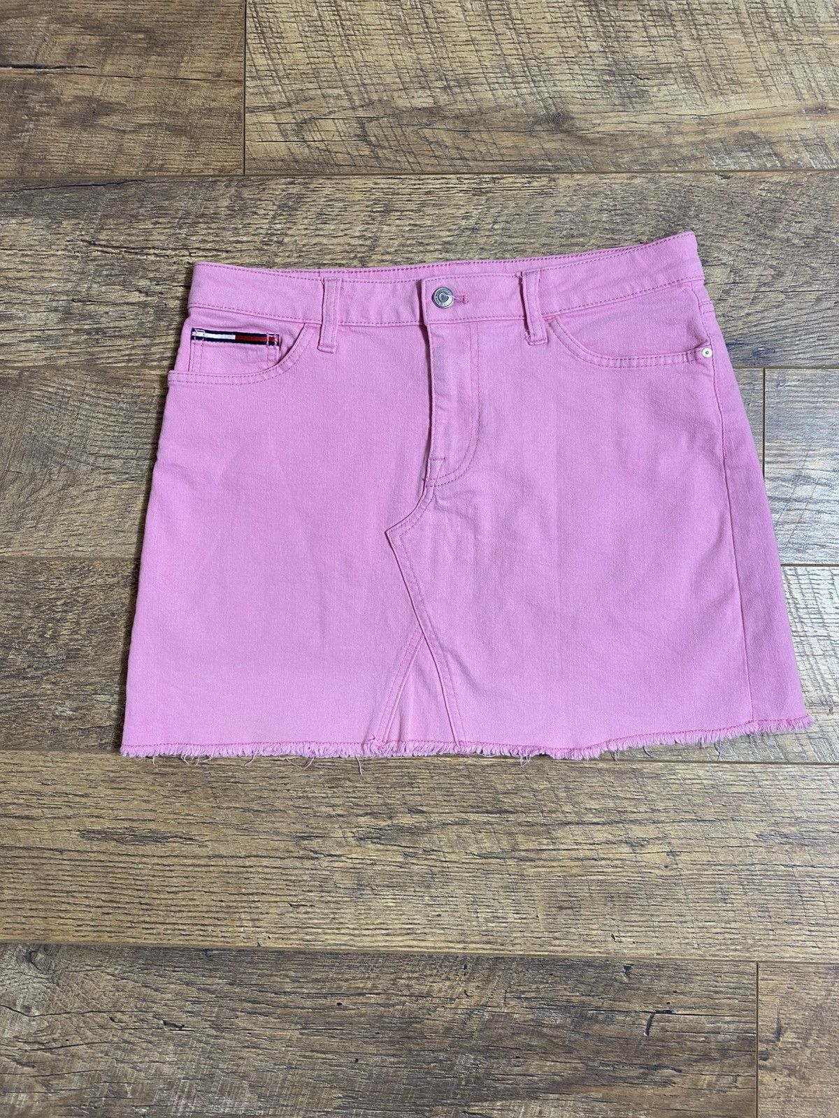 Tommy Hilfiger Rare Tommy Hilfiger Pink Denim Avant Garde Mini Skirt Y2K 8 Size 30" / US 8 / IT 44 - 1 Thumbnail