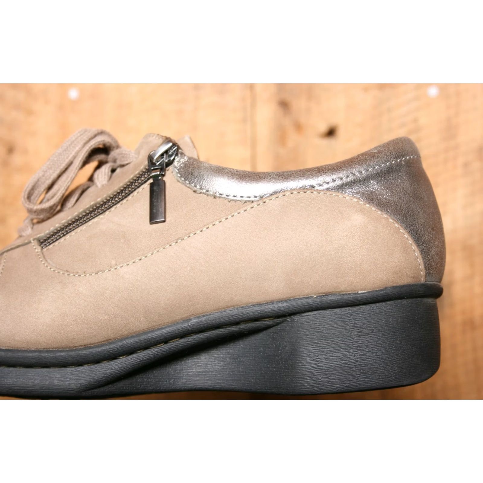 Dansko DANSKO Loretta Taupe Nubuck Lace Up Zip Sneakers Women 8.5 EU 39 Casual Nubuck Upper Wedge Leather?: Sneakers Size US 9 / IT 39 - 7 Thumbnail