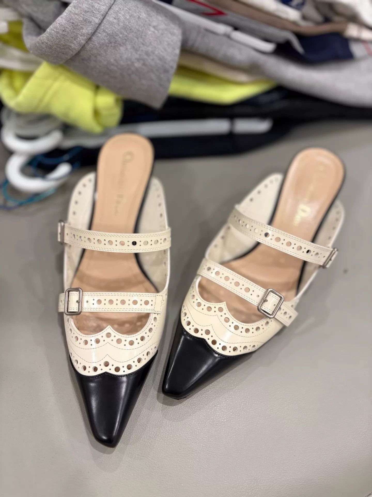 Dior Dior B&W Chelsea Pointed Kitten Slide 99N 35.5 Size US 5 / IT 35 - 2 Thumbnail