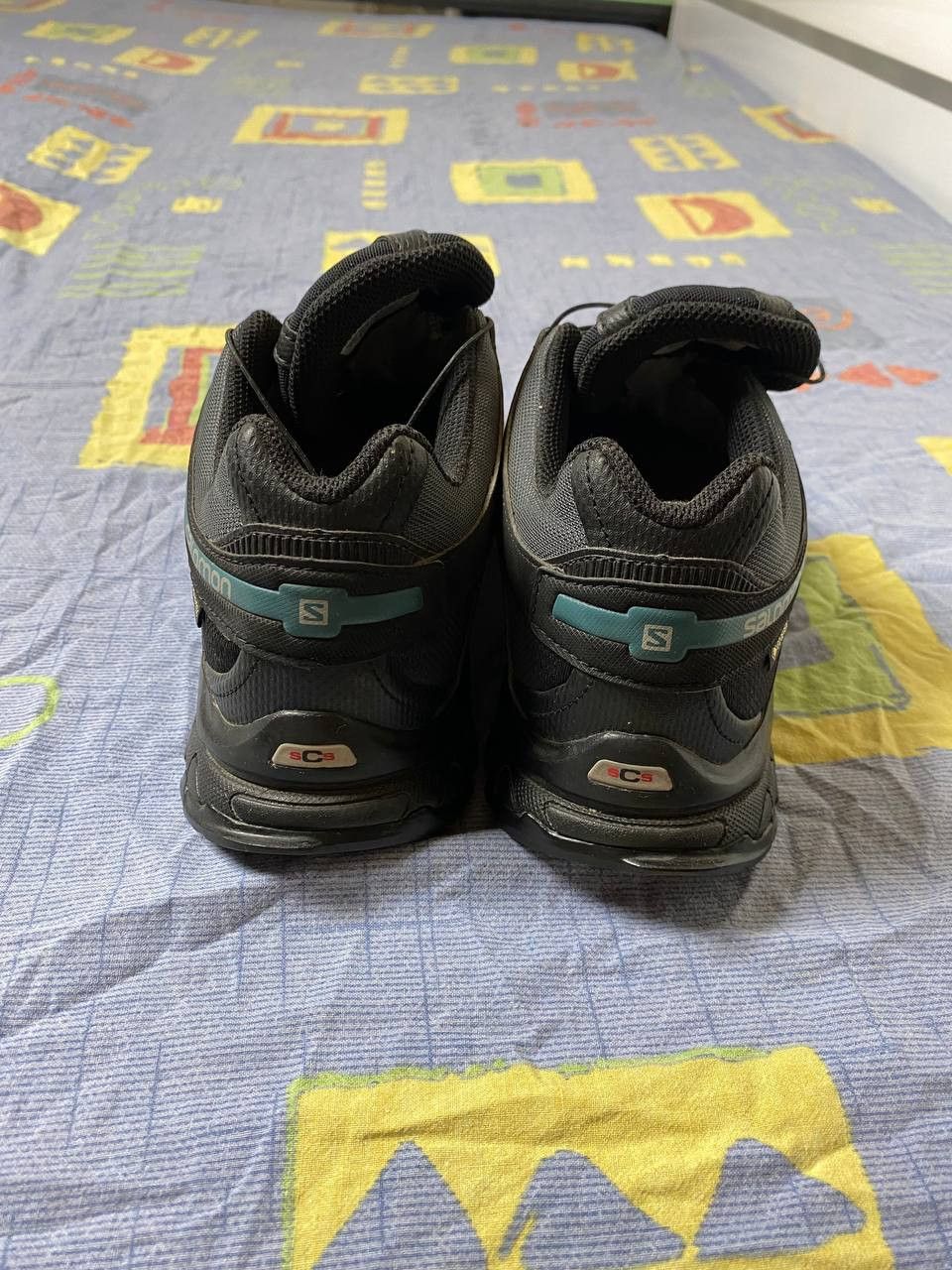Salomon sneakers Gore-Tex outdoor water proof