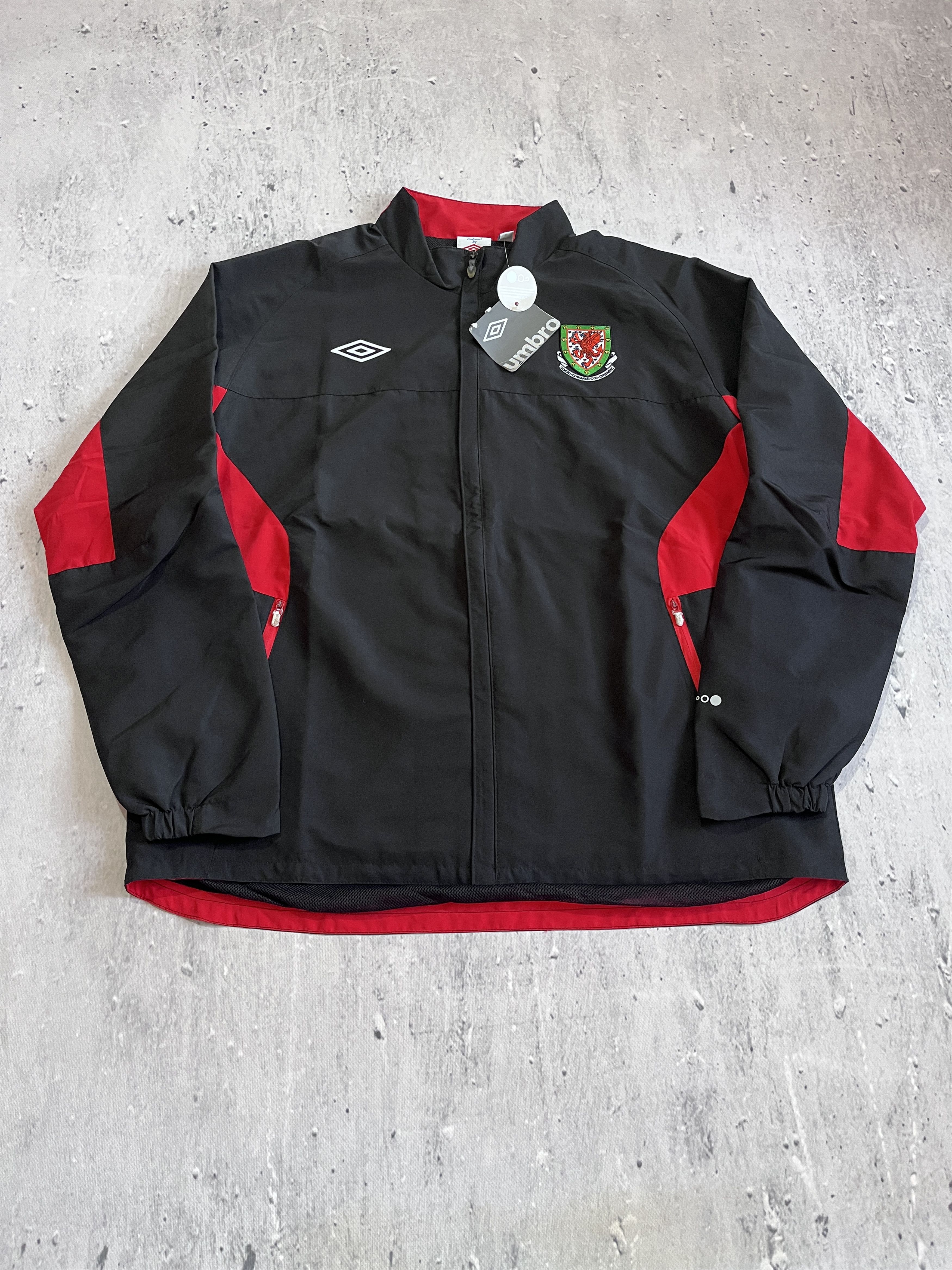 Umbro UMBRO WALES FOOTBALL SOCCER TRACK JACKET Size US XXL / EU 58 / 5 - 1 Thumbnail