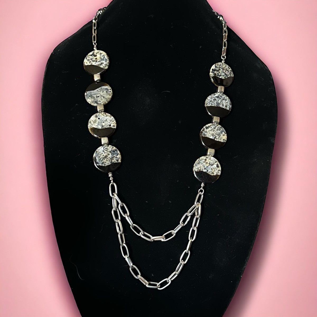 Other Howard’s Wholesale long flat marbled disc necklace Size ONE SIZE - 1 Thumbnail