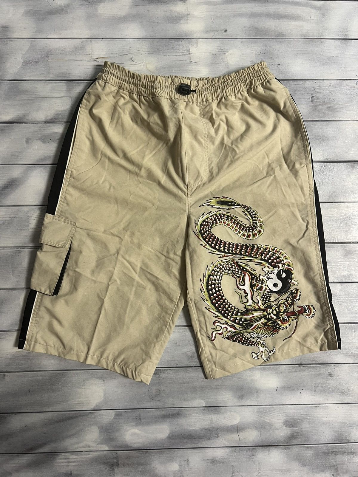 Vintage Rare Vintage Shorts Dragon Size US 32 / EU 48 - 1 Thumbnail