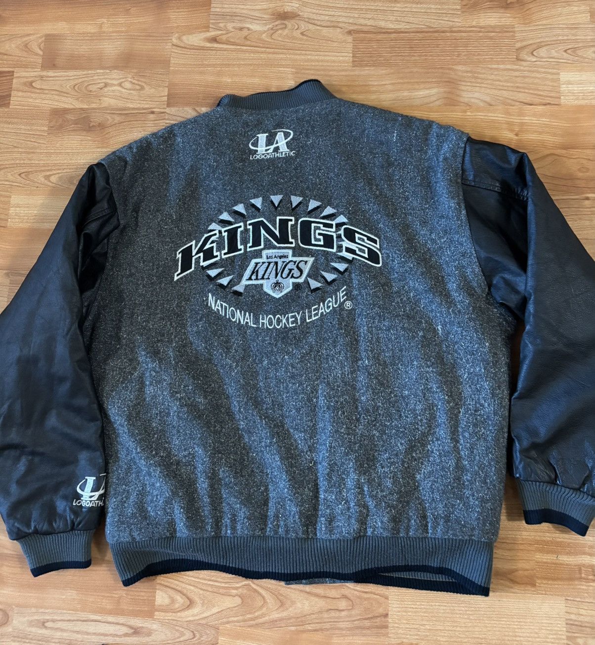 Logo Athletic LA Kings logo athletics Sz m vintage leather wool bomber Size US M / EU 48-50 / 2 - 1 Thumbnail