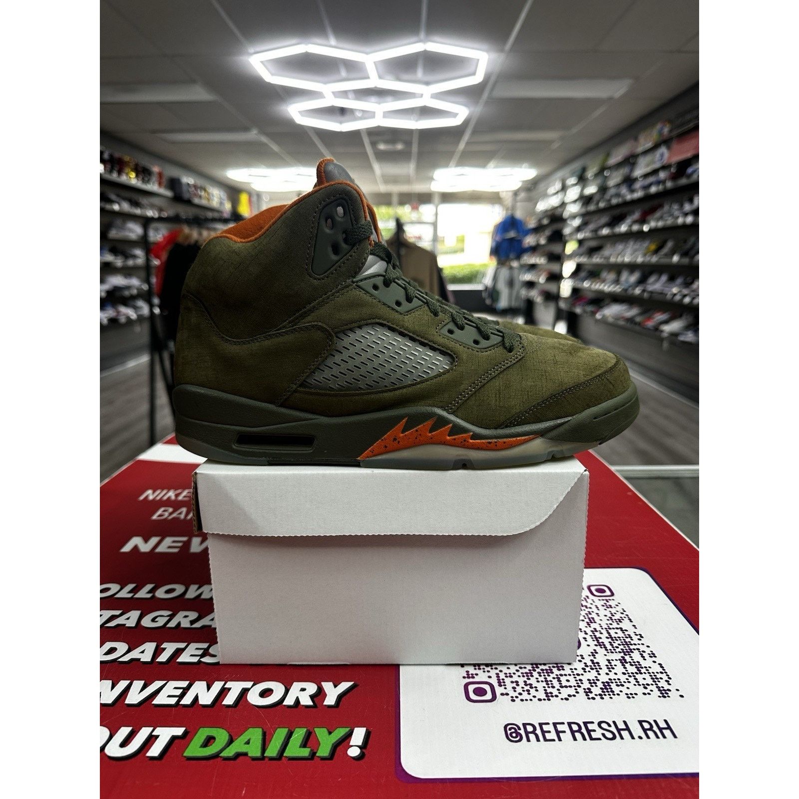 Jordan Brand Air Jordan 5 Olive 2024 Size 10.5 DD0587-308 Size US 10.5 / EU 43-44 - 1 Thumbnail