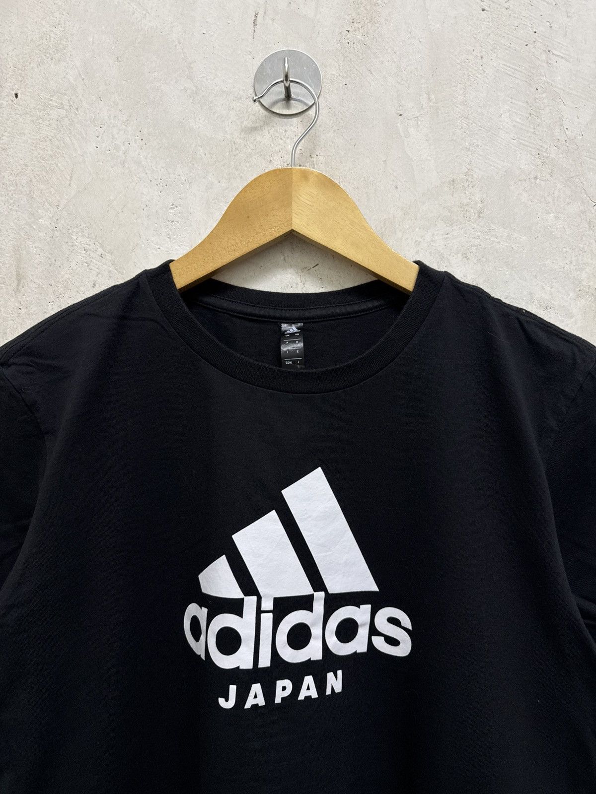 Adidas Adidas Japan T-Shirt Big Logo Tee Size US S / EU 44-46 / 1 - 2 Thumbnail