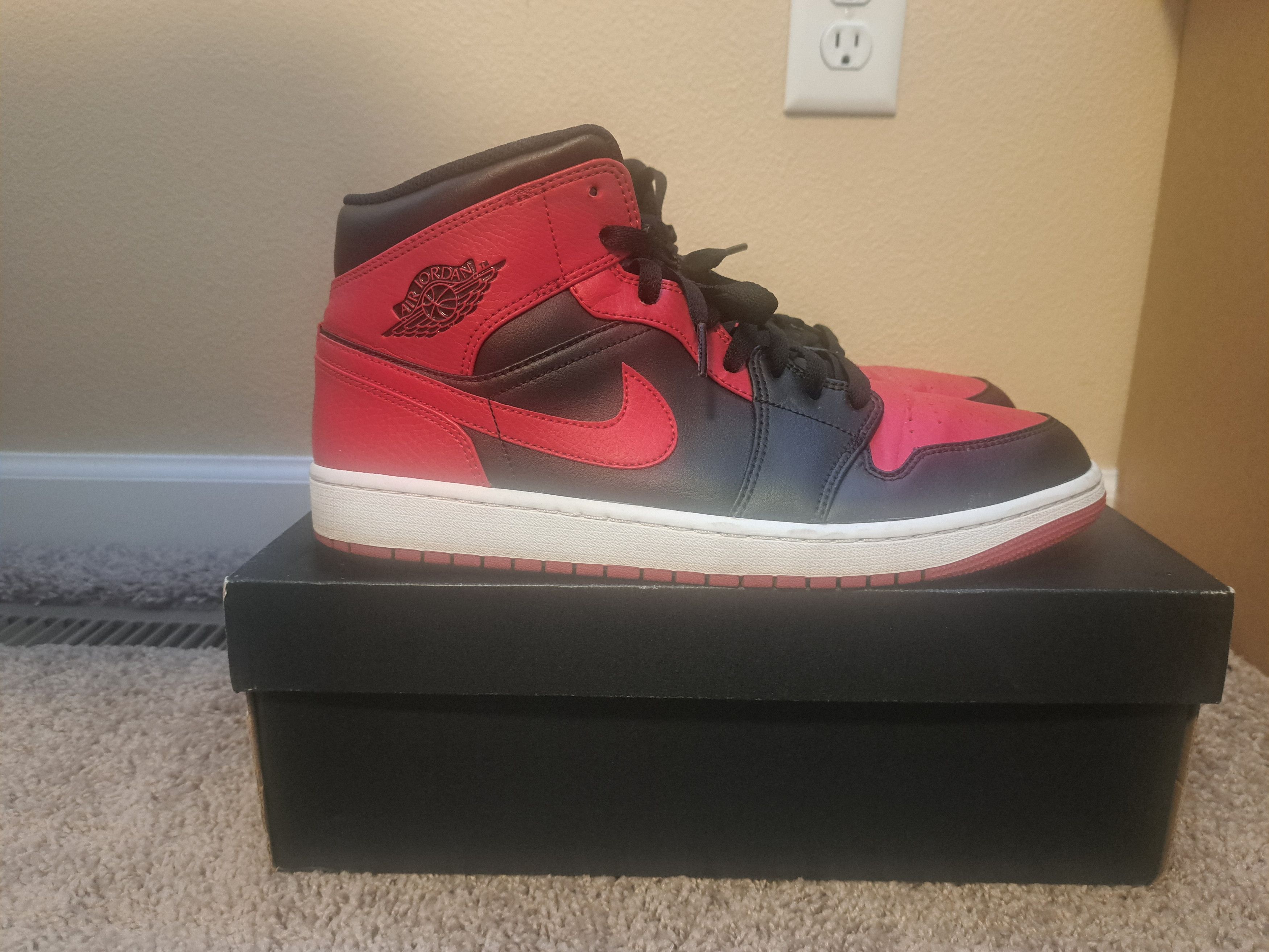 Jordan 1 mid “banned” Air Jordan 1 Mid Banned (USED) – Viper Soles main image 4