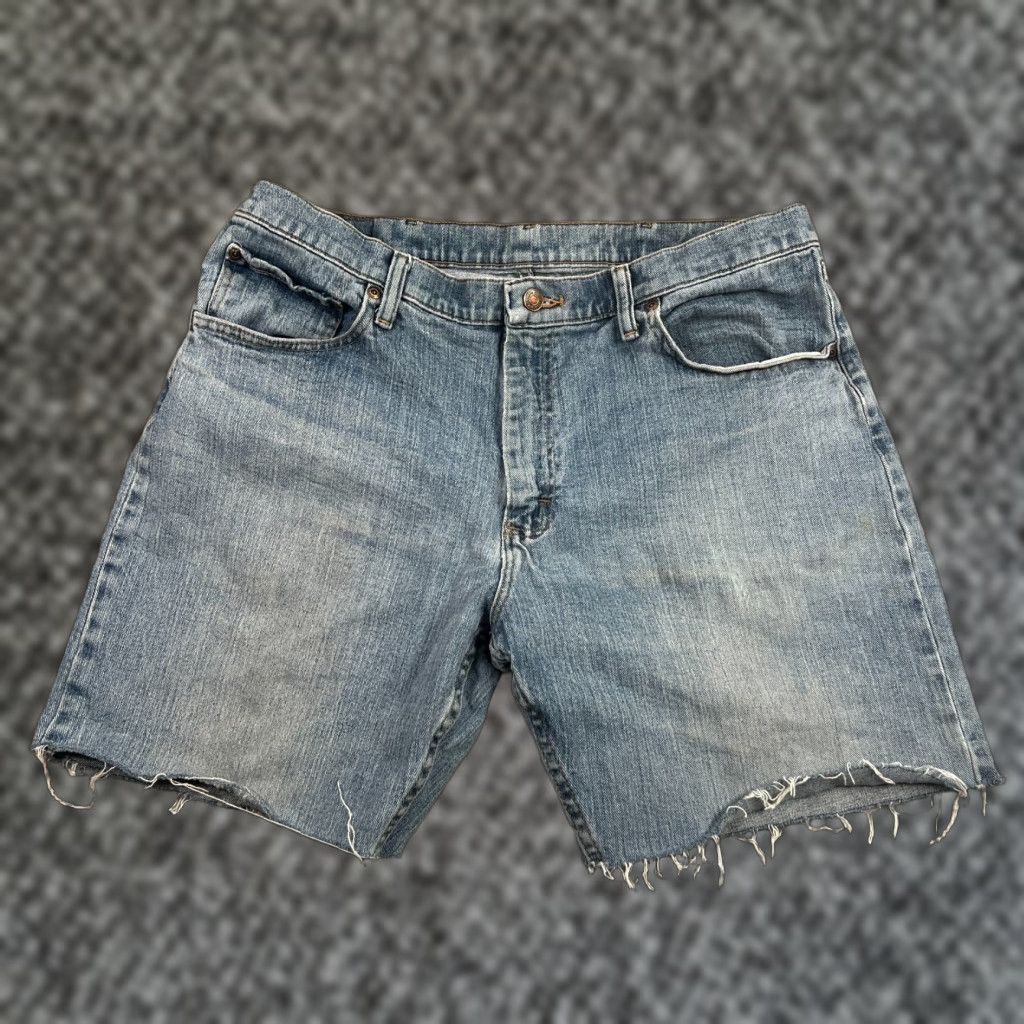 Wrangler VINTAGE Wrangler Men's Jean Shorts Size 37 Bermuda Relaxed Fit Mid Rise Blue Denim Summer Casual Size US 37 - 1 Thumbnail