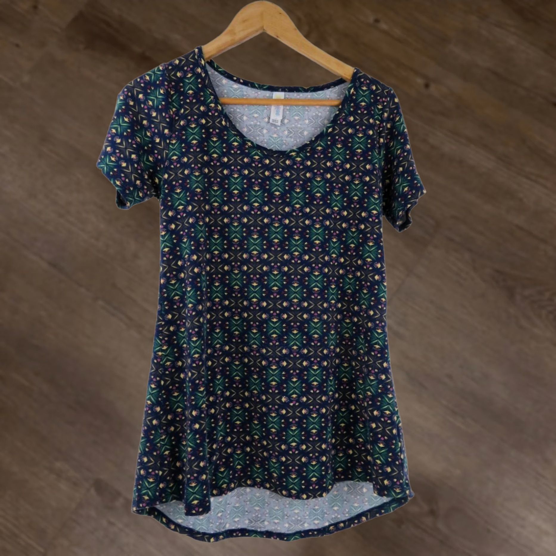 Vintage LuLaRoe Womens Floral Classic T XS Blue Green Yellow Pink Shirt Tee Top Unicorn Size XS / US 0-2 / IT 36-38 - 1 Thumbnail