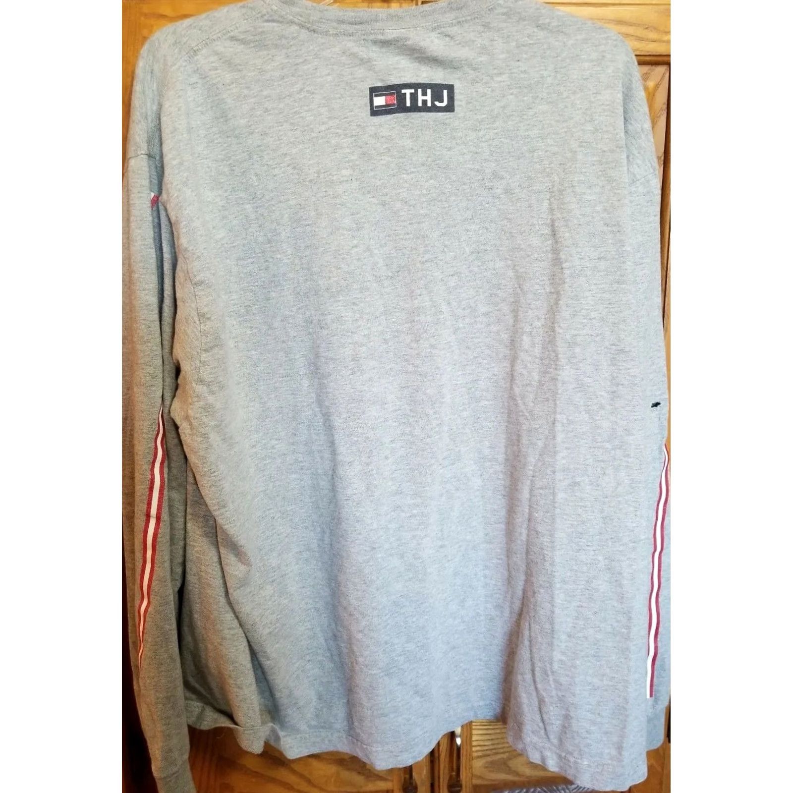 Tommy Hilfiger VINTAGE Tommy Hilfiger Tommy Jeans T Shirt Men's XL MCMLXXV Long Sleeve Striped Sleeves Gray Crew Neck Regular Fit Womens? Men or Boys Size US XL / EU 56 / 4 - 4 Thumbnail
