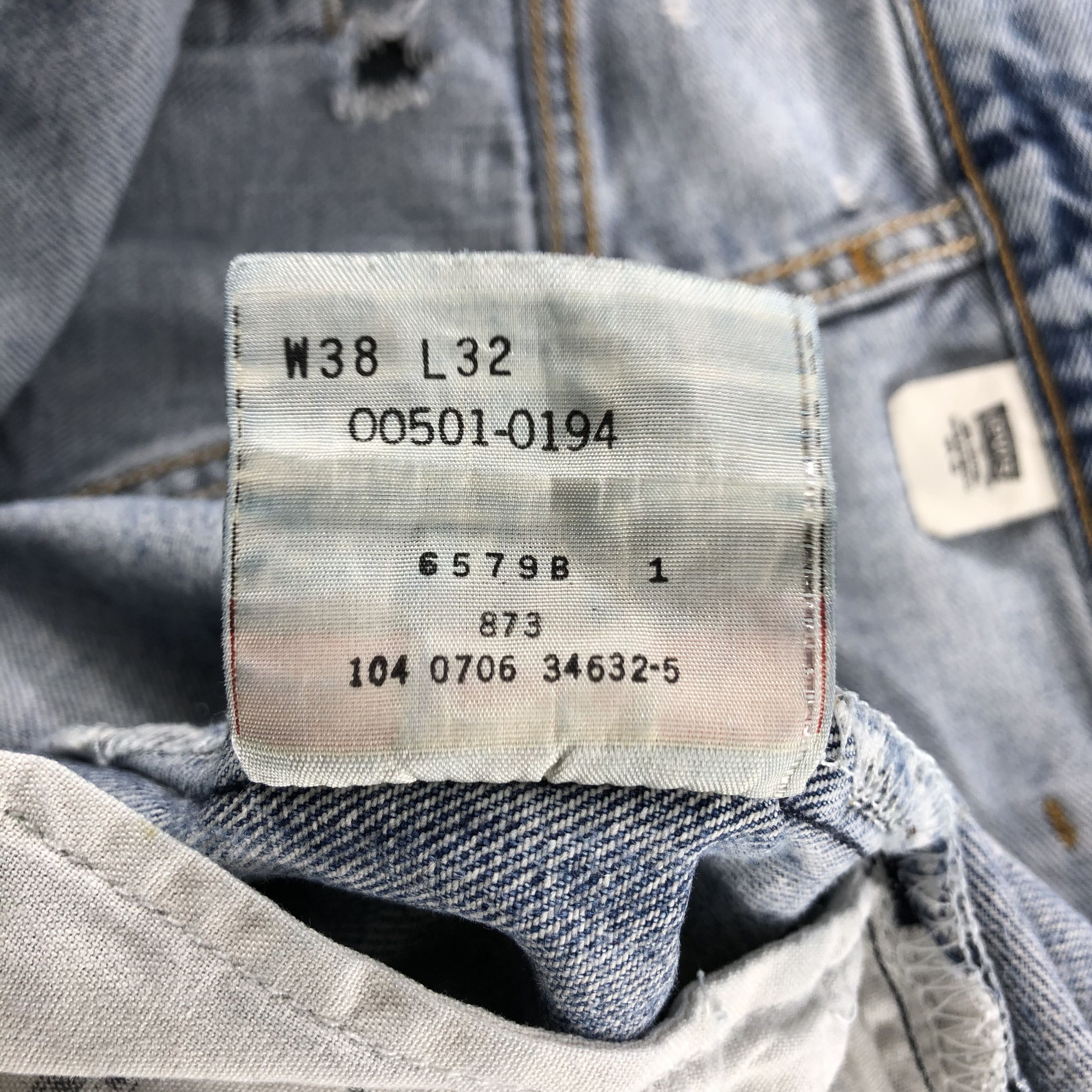 Levi's Vintage 90s Light Wash Levis 501 Distress Jeans-J1274 Size US 37 - 13 Thumbnail