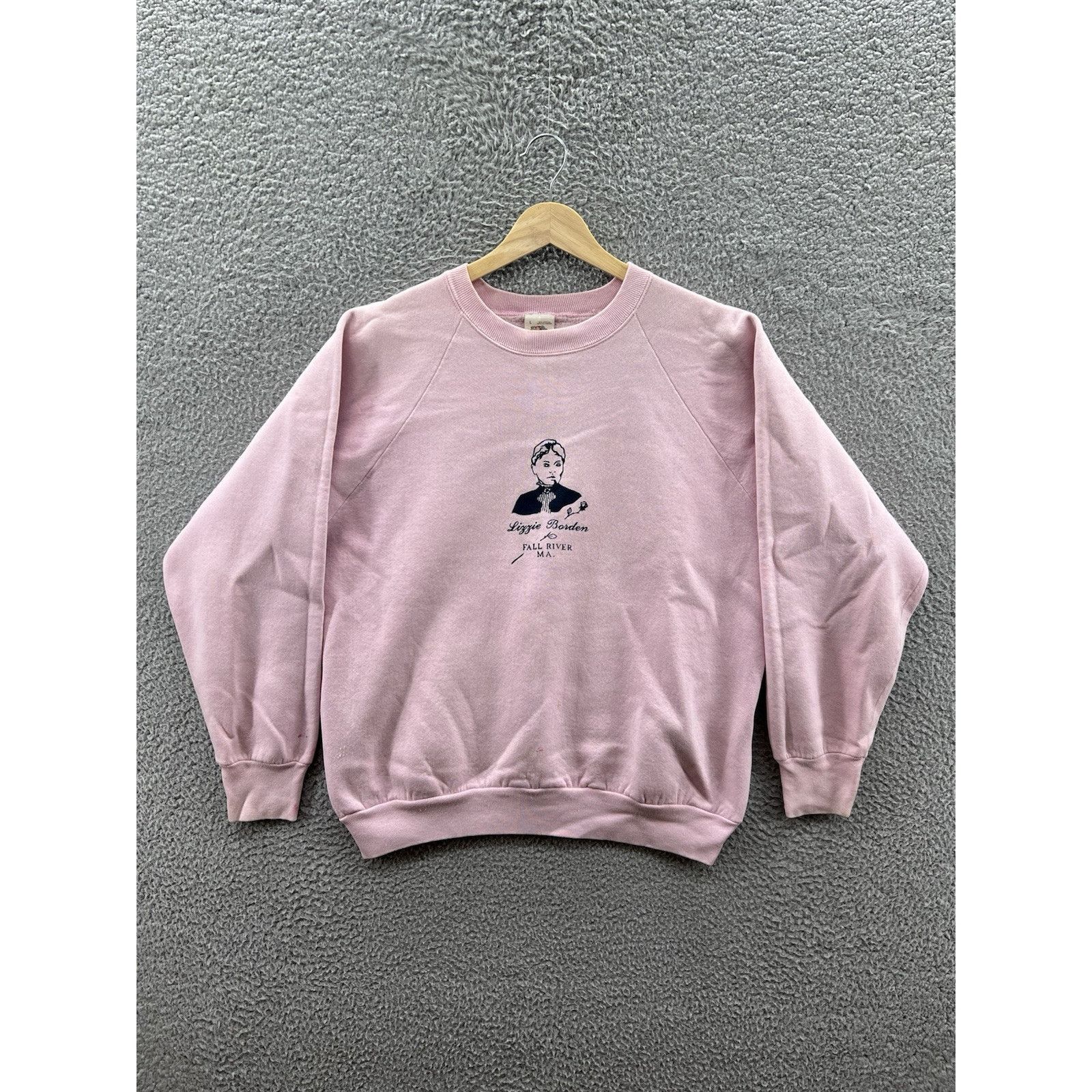 Fruit Of The Loom Lizzie Borden Fall River MA Pink Crewneck Sweatshirt Large Size US L / EU 52-54 / 3 - 1 Thumbnail