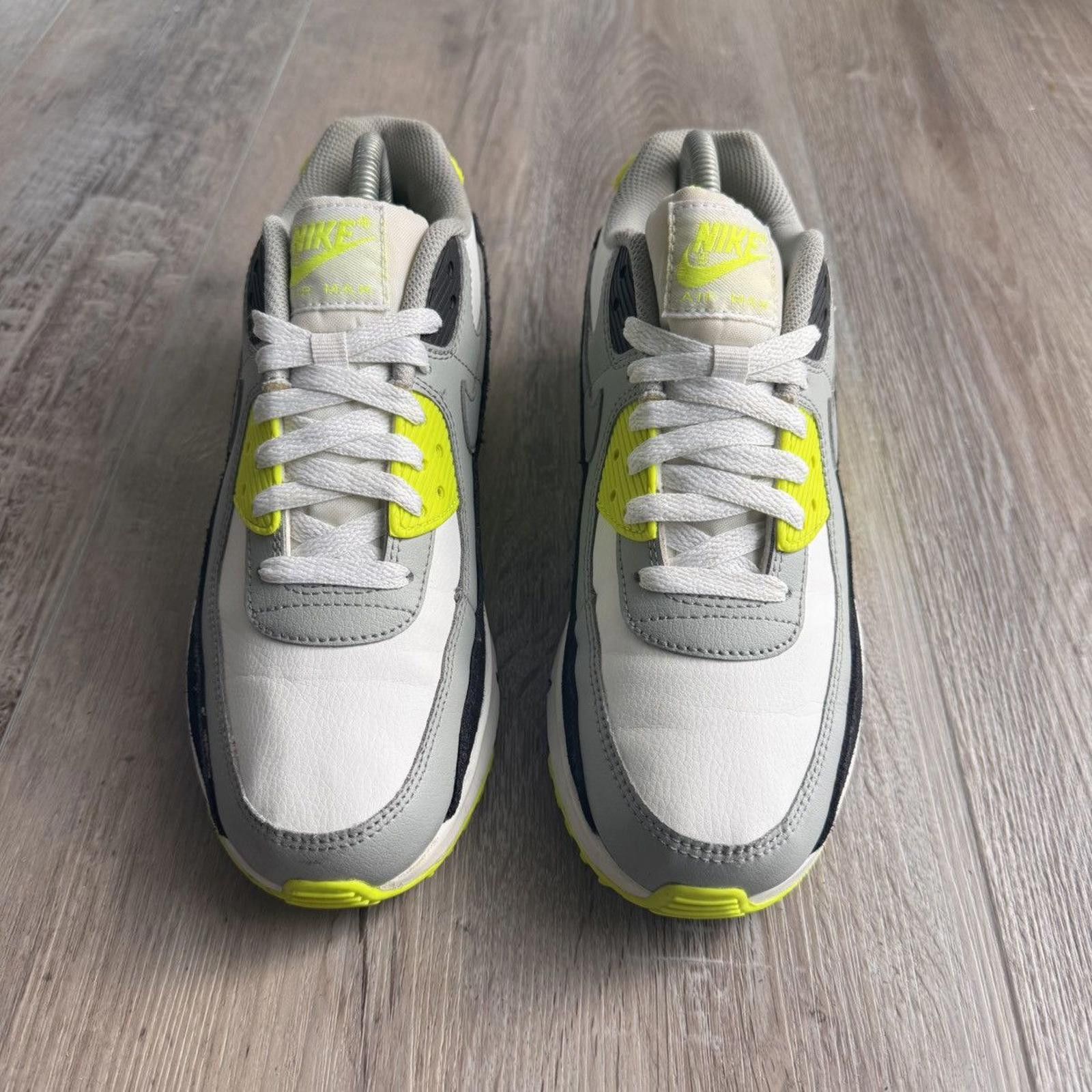 Nike NIKE • Air Max '90 GS "Volt" (6.5M) Size US 6.5 / EU 39-40 - 4 Thumbnail