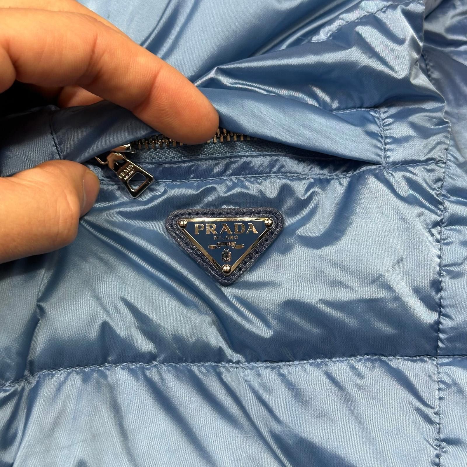 Prada Prada Milano 2011 Satin Blue Nylon Down Logo Gilet Size S / US 4 / IT 40 - 4 Thumbnail